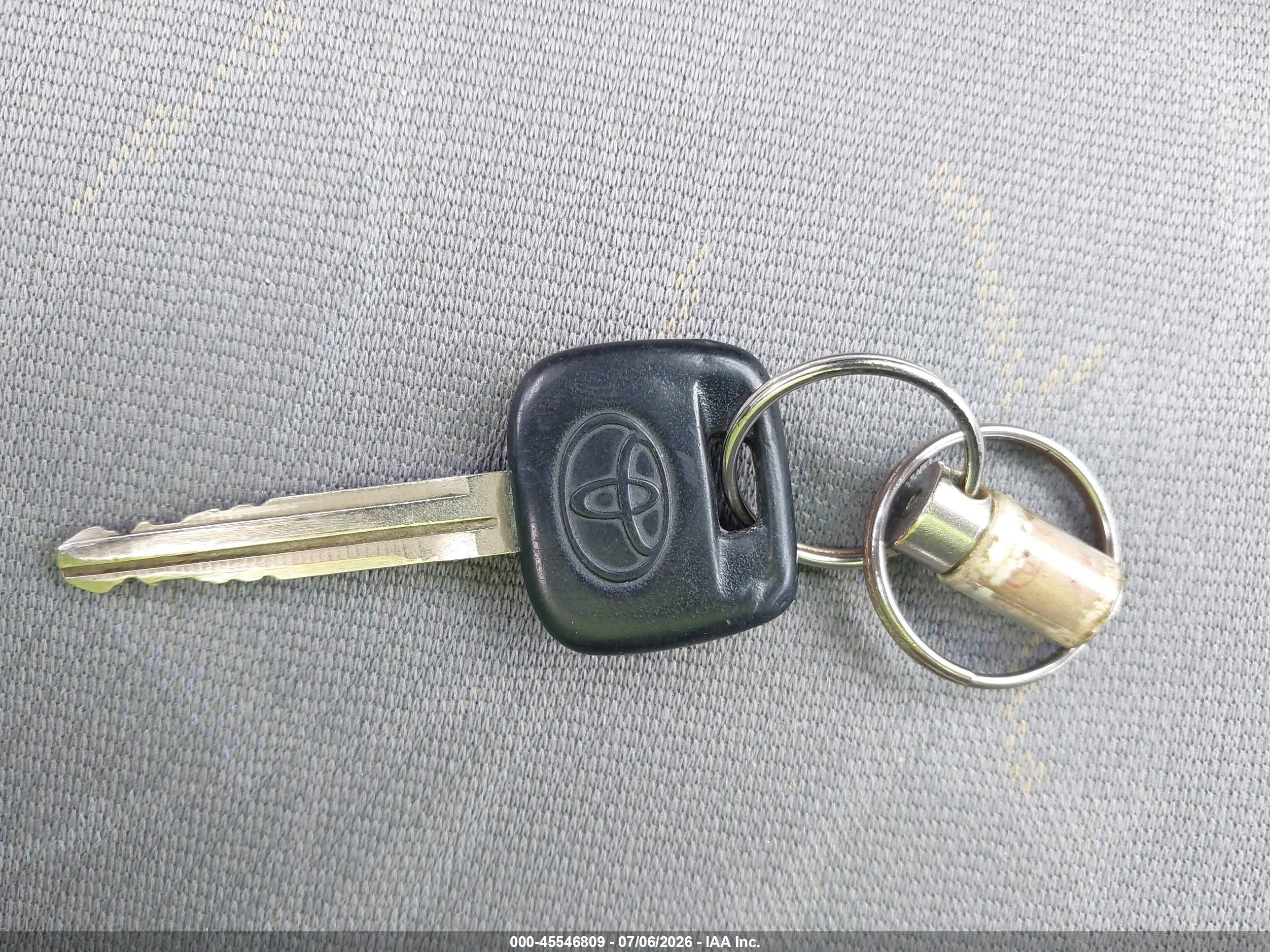 2003 Toyota Echo   White vin: JTDBT123130271487