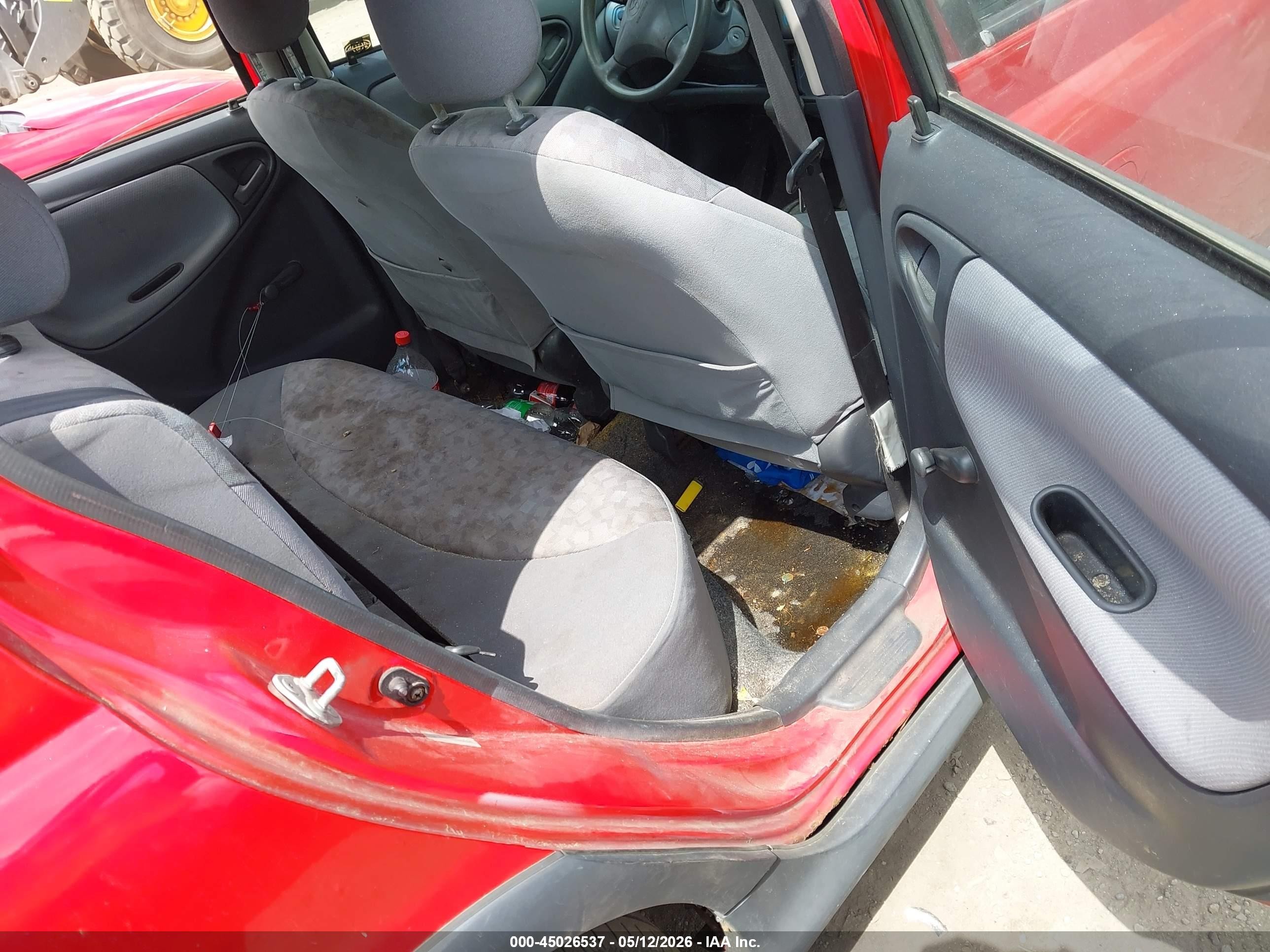 2000 Toyota Echo   Red vin: JTDBT1232Y0056305