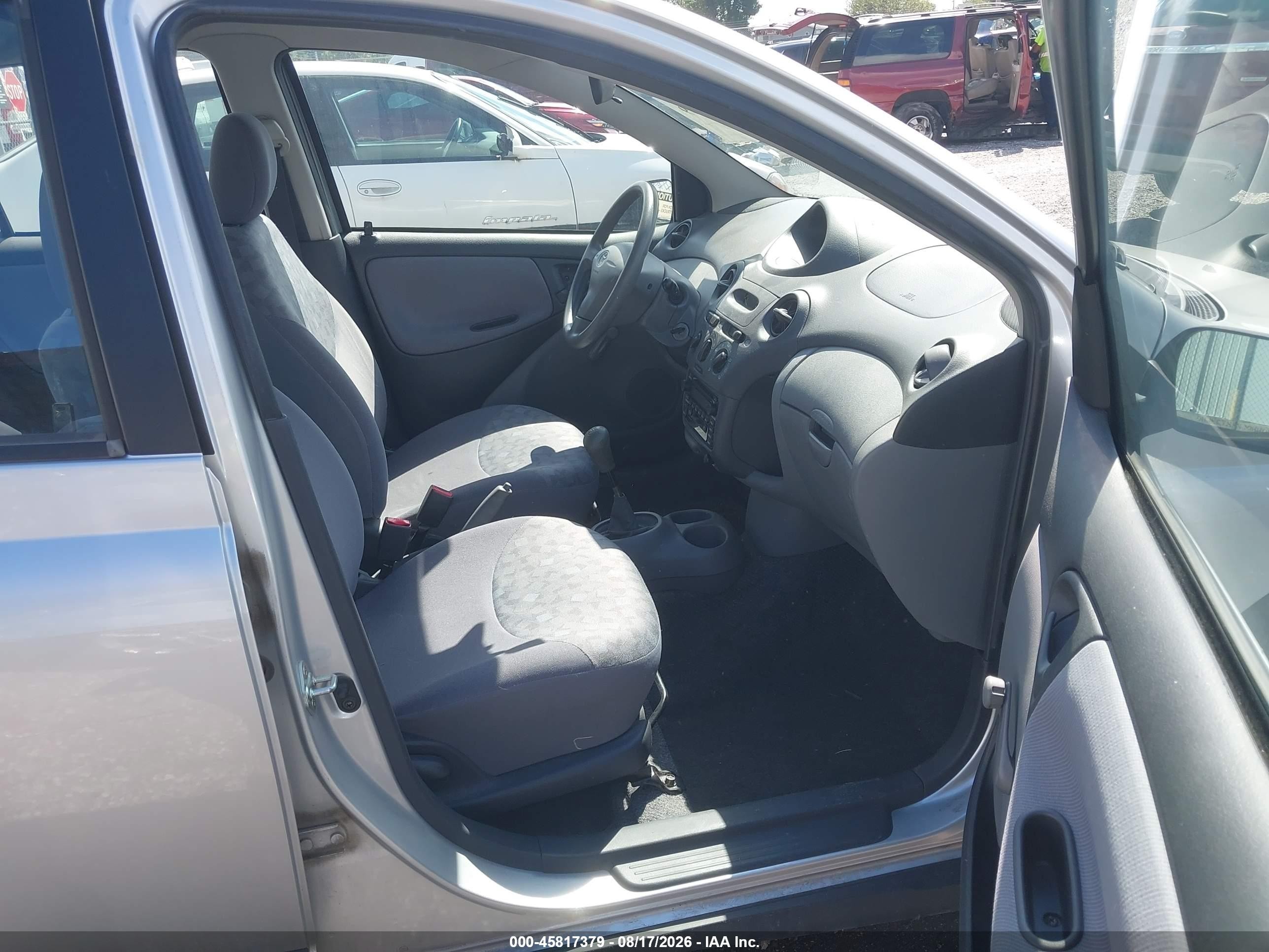 2000 Toyota Echo   Silver vin: JTDBT1232Y0064422