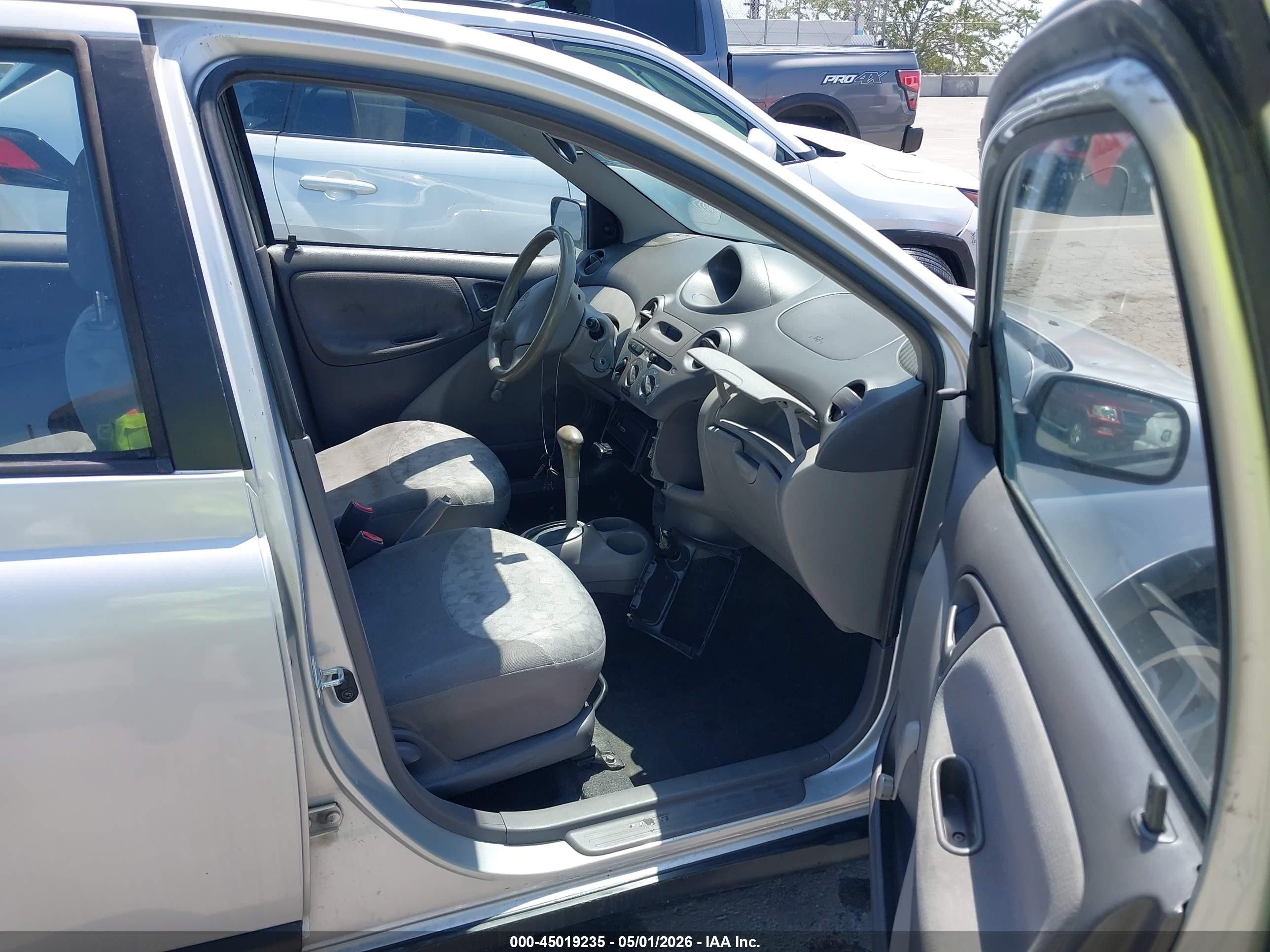 2002 Toyota Echo   Silver vin: JTDBT123320221513