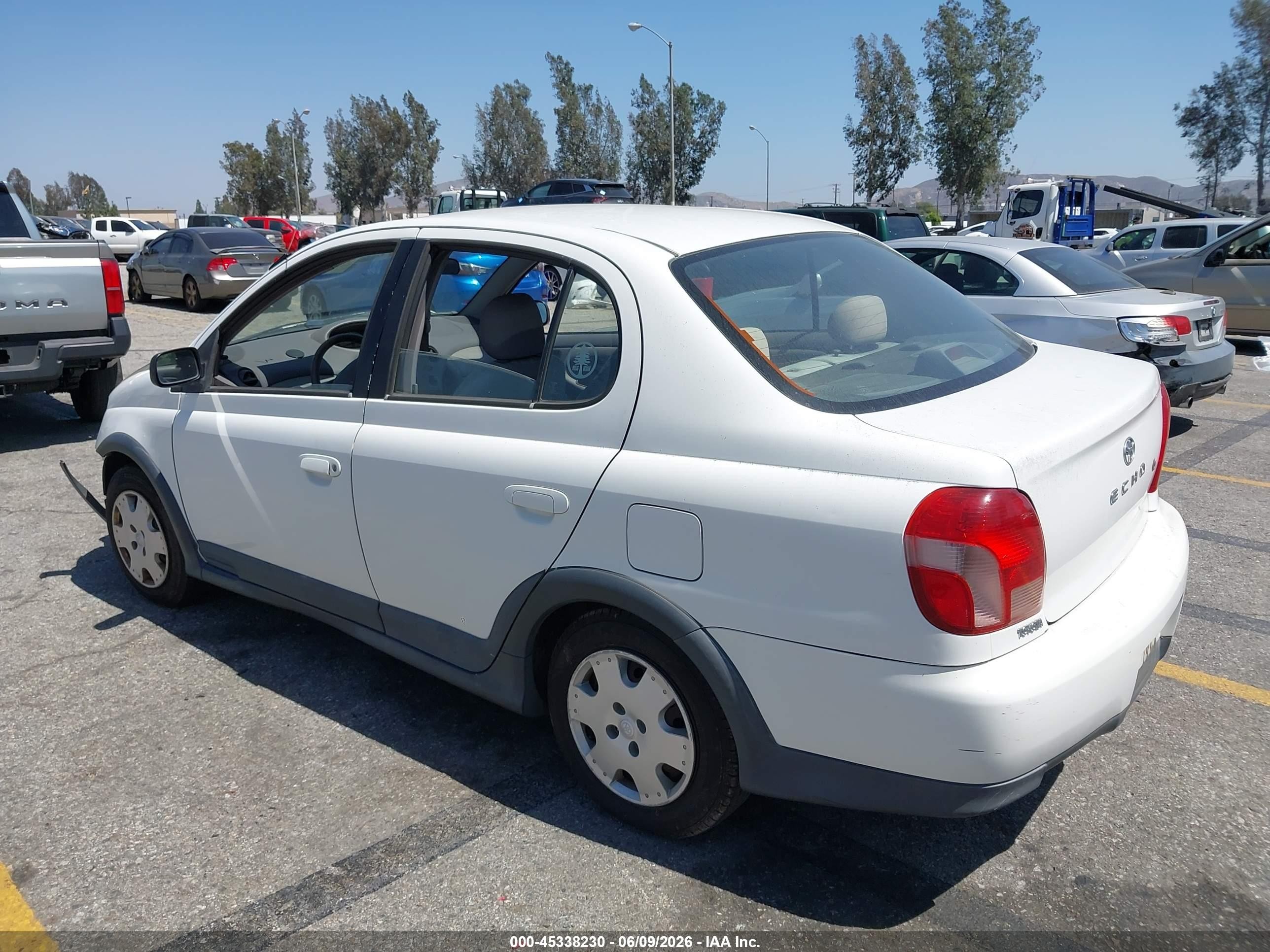 2001 Toyota Echo   White vin: JTDBT123410158274