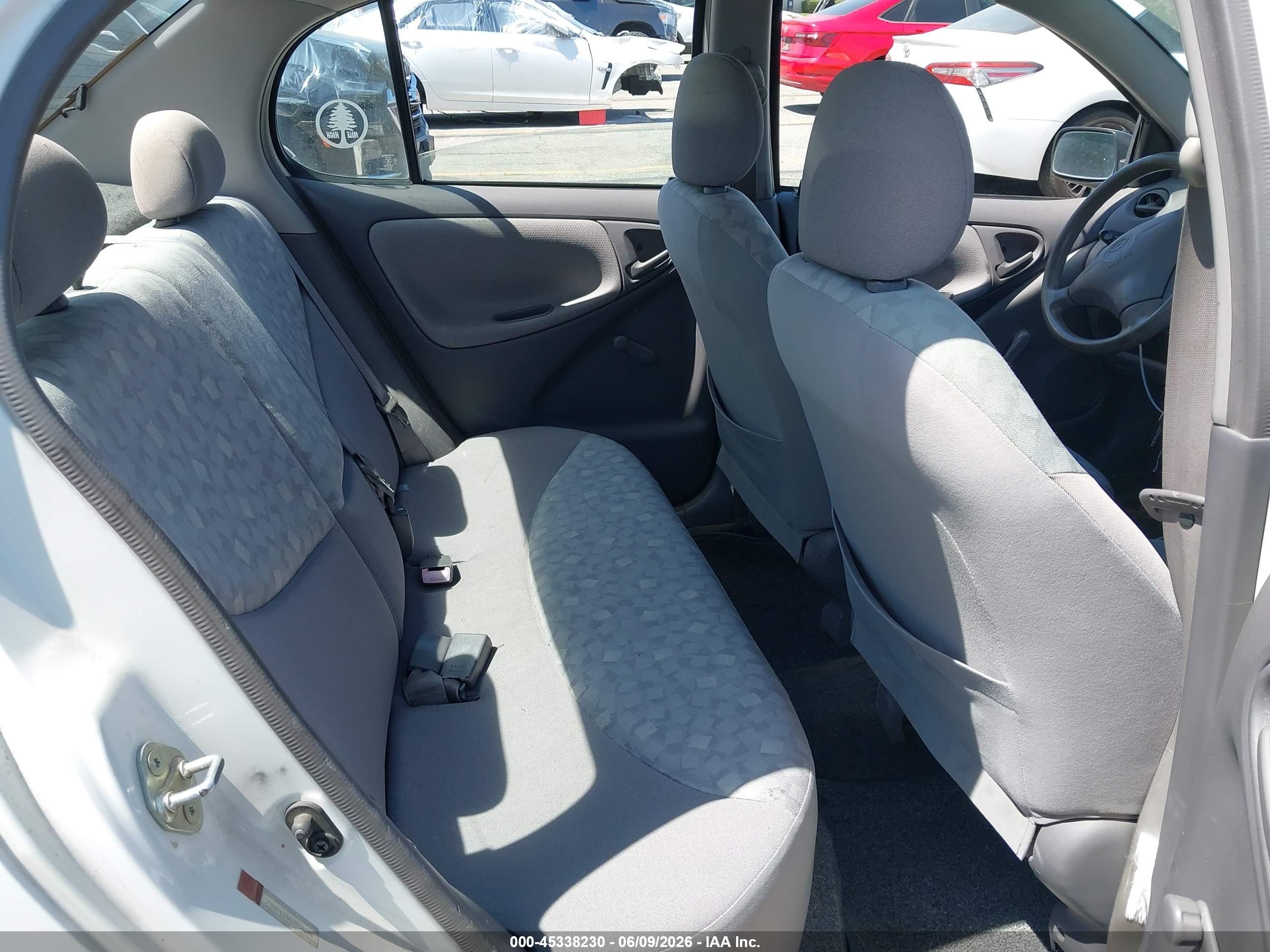 2001 Toyota Echo   White vin: JTDBT123410158274