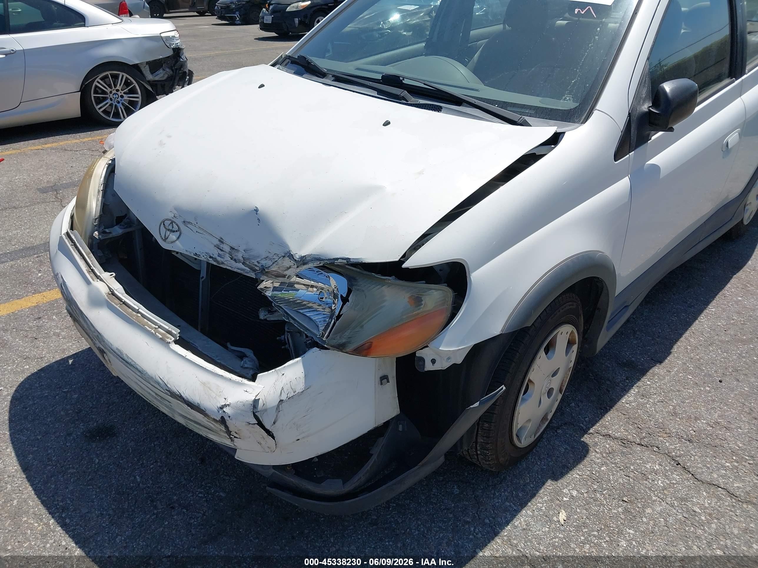 2001 Toyota Echo   White vin: JTDBT123410158274