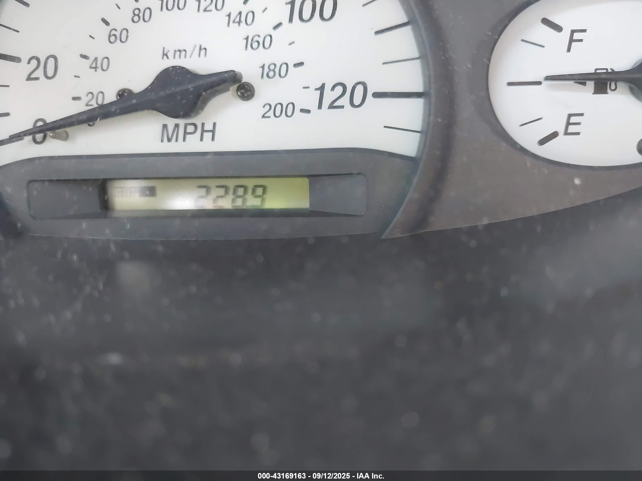 2002 Toyota Echo   Gold vin: JTDBT123420247005