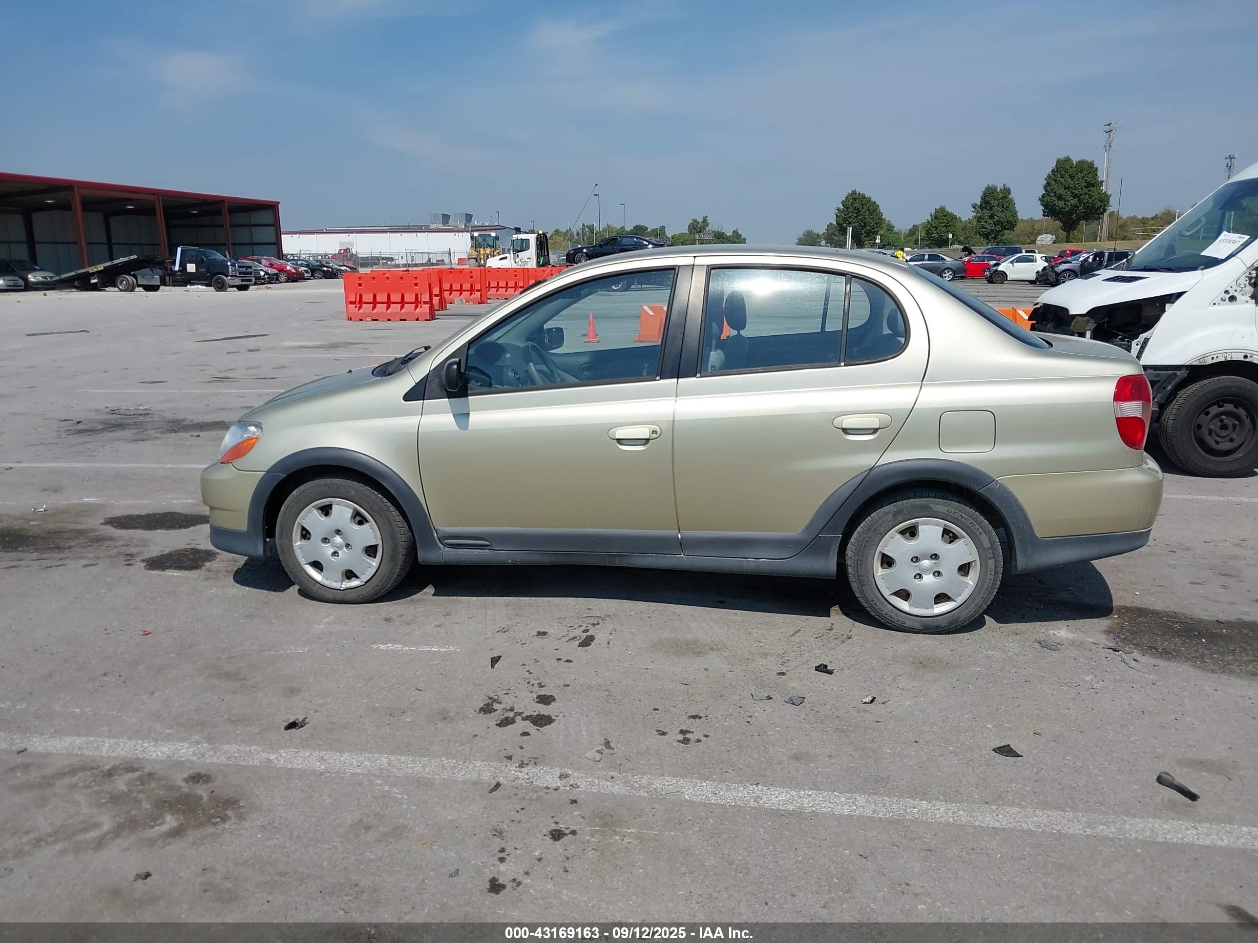 2002 Toyota Echo   Gold vin: JTDBT123420247005