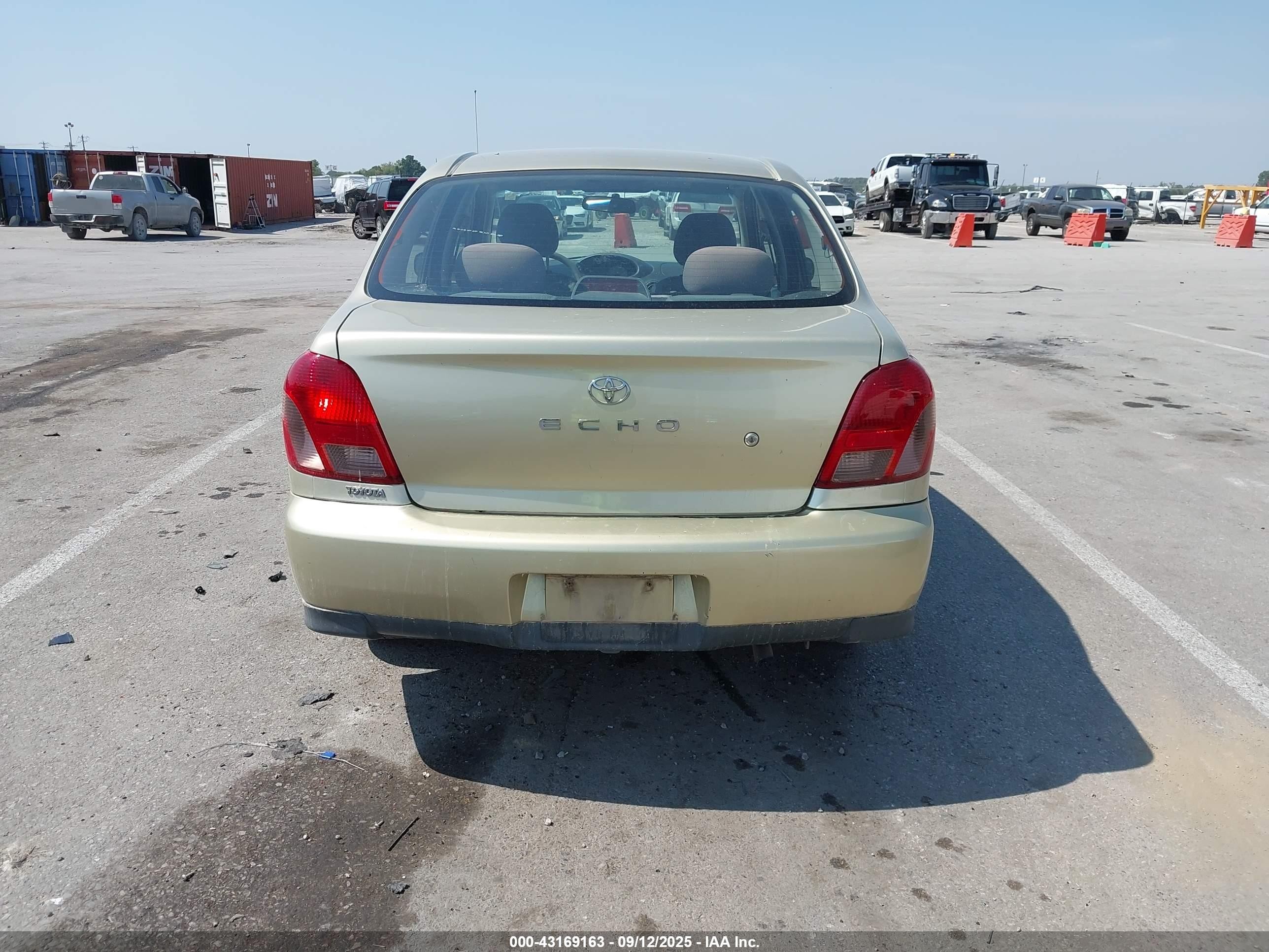 2002 Toyota Echo   Gold vin: JTDBT123420247005
