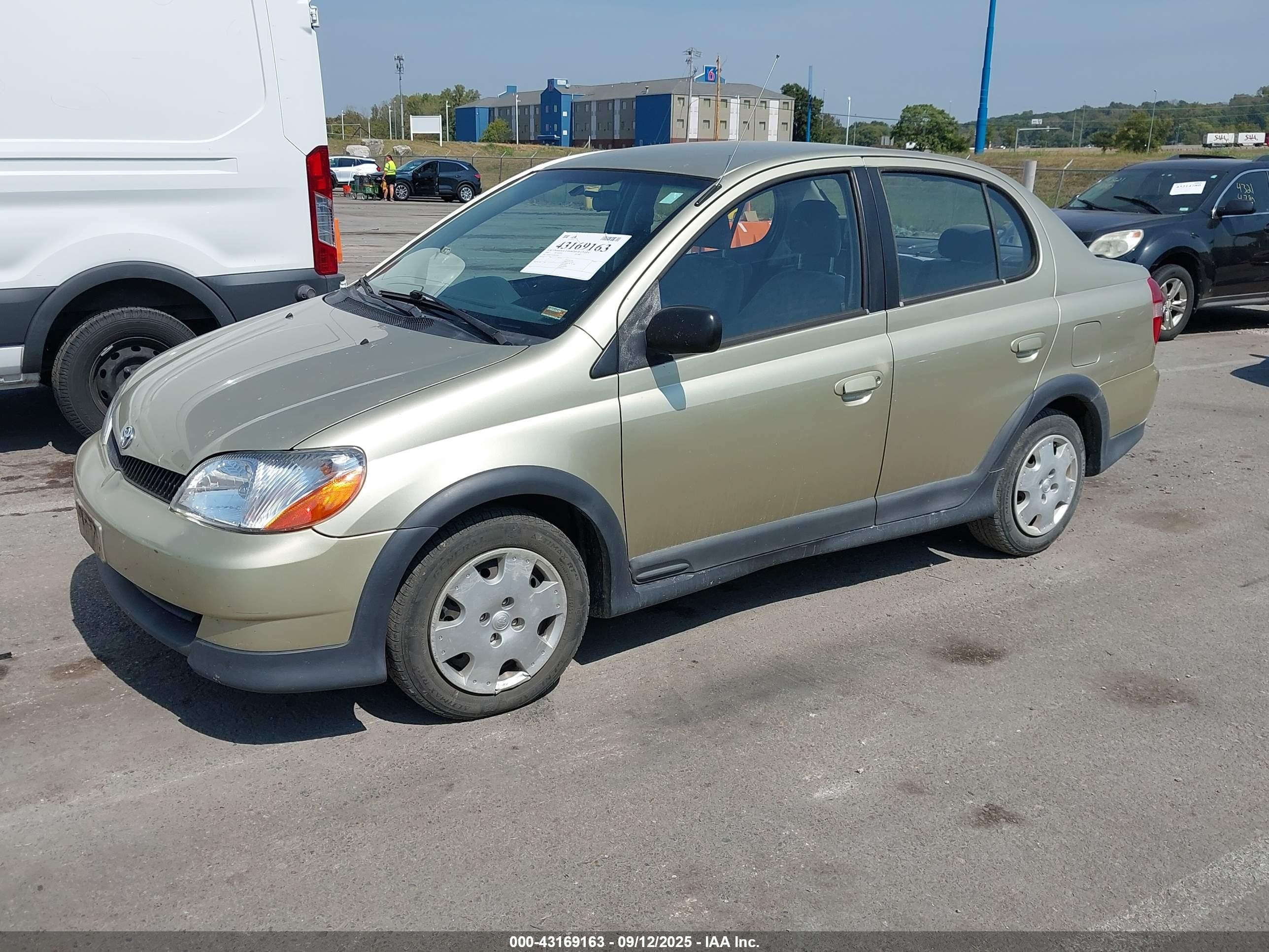 2002 Toyota Echo   Gold vin: JTDBT123420247005
