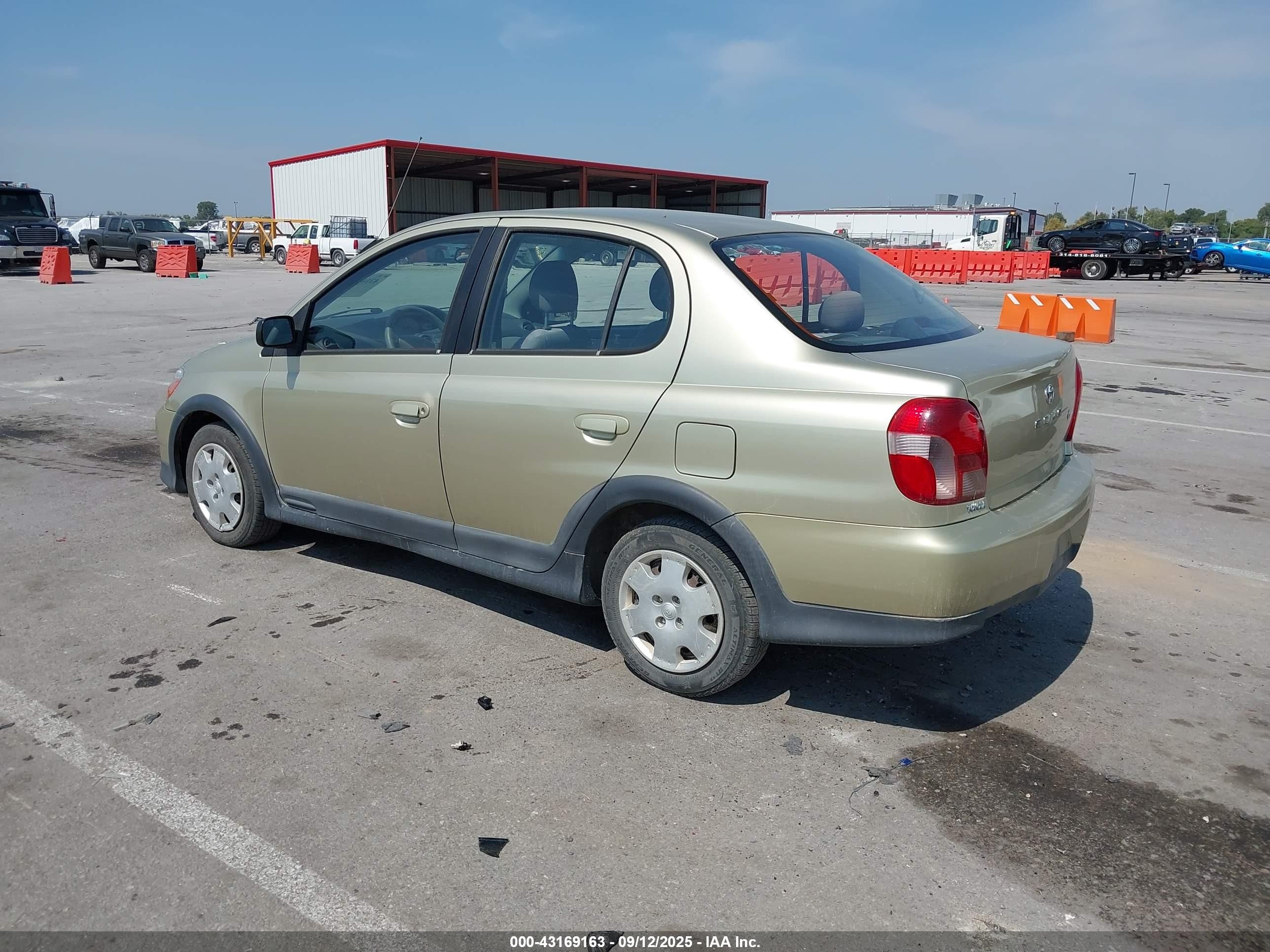 2002 Toyota Echo   Gold vin: JTDBT123420247005