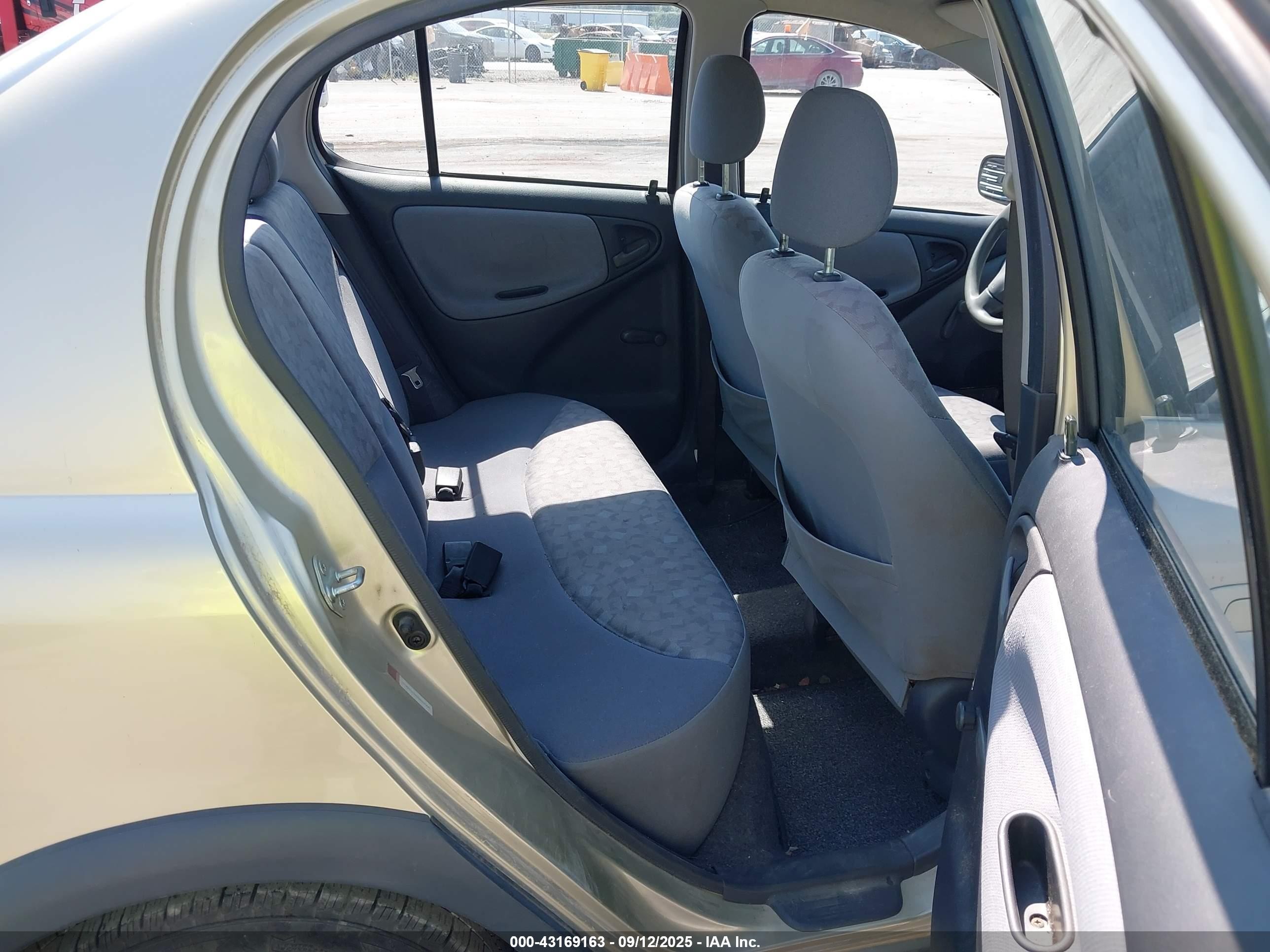2002 Toyota Echo   Gold vin: JTDBT123420247005