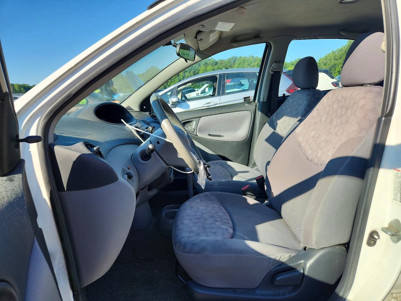 2002 Toyota Echo Base White vin: JTDBT123525026919
