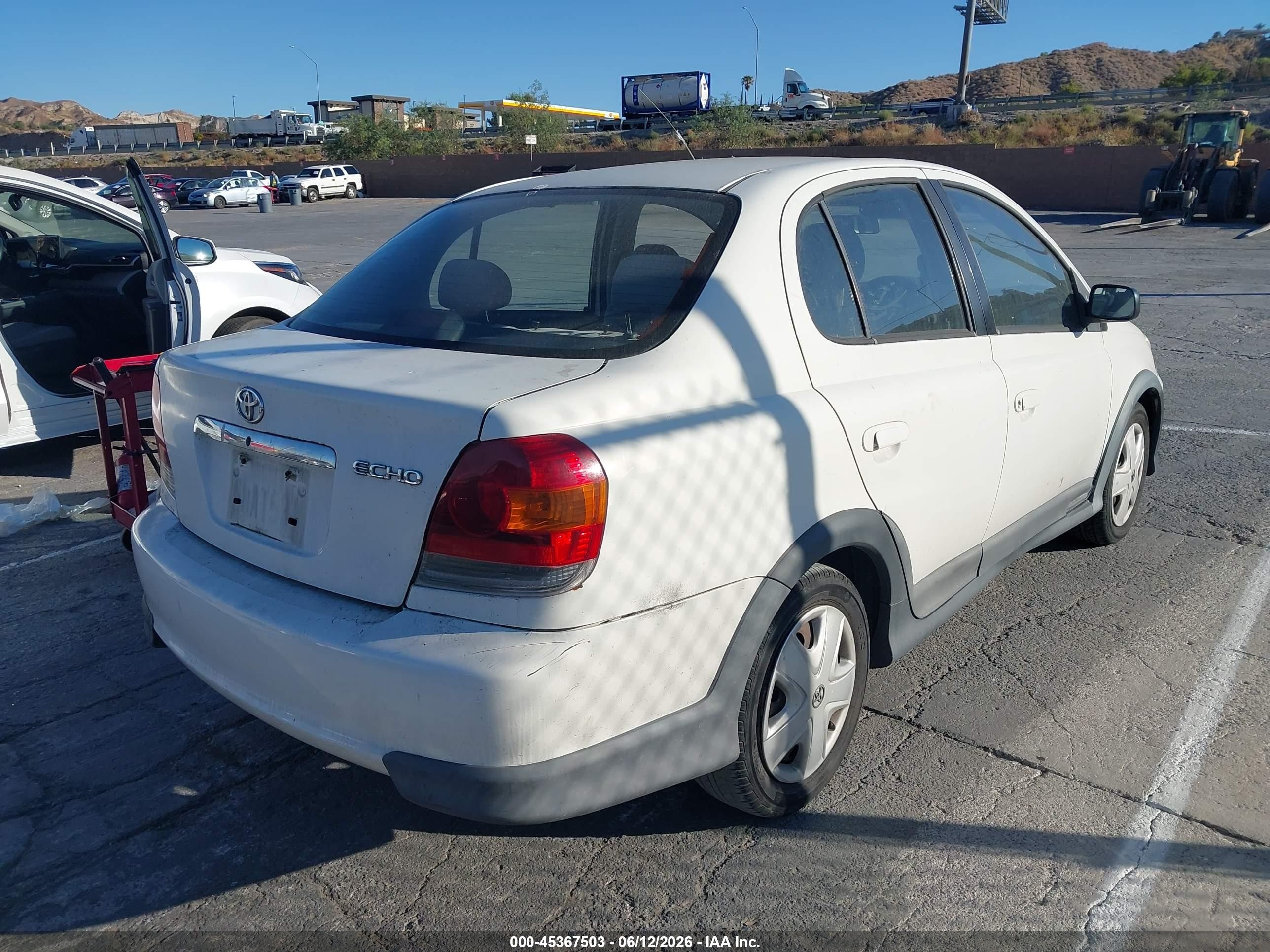 2003 Toyota Echo   White vin: JTDBT123530292228
