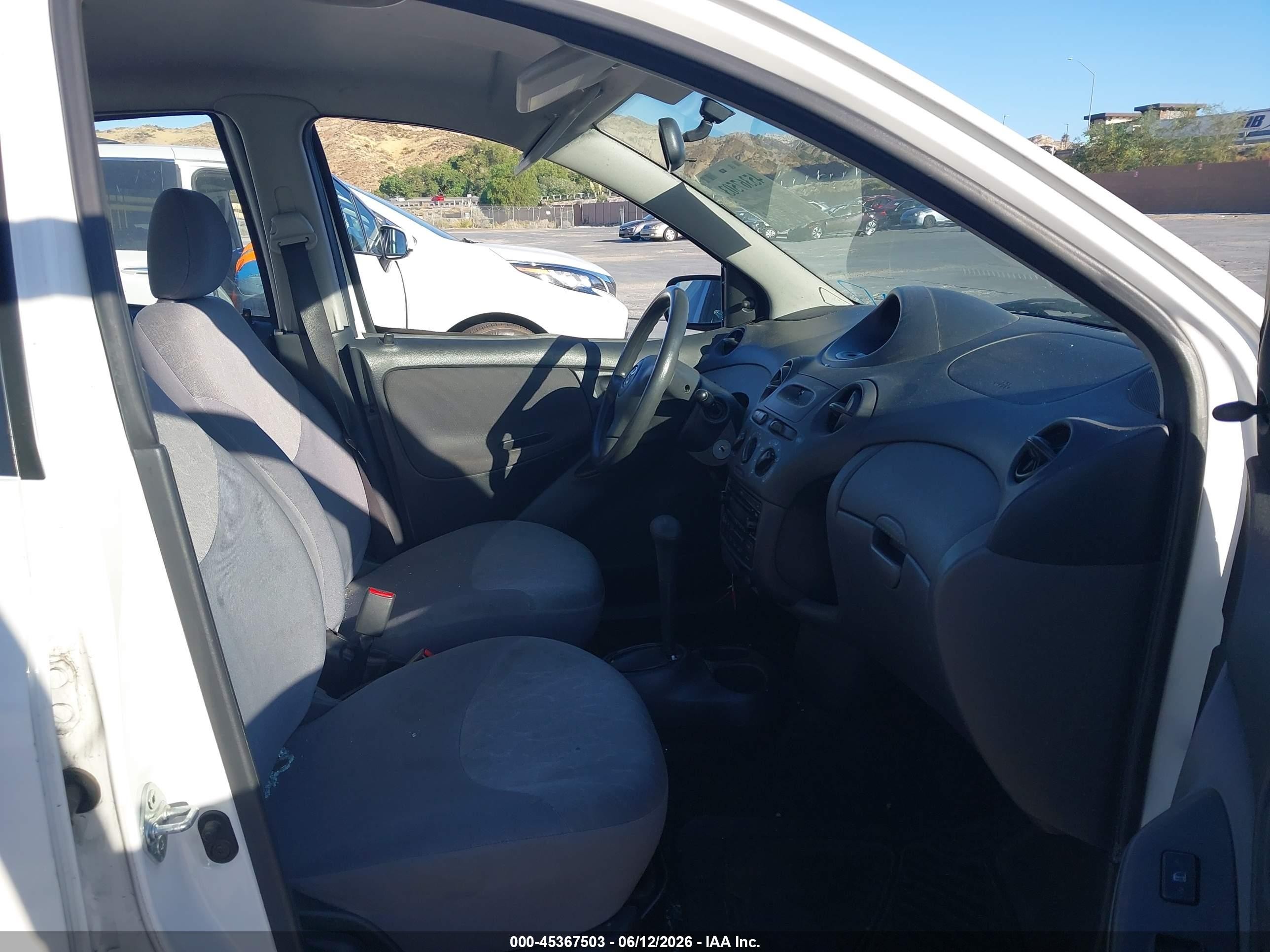 2003 Toyota Echo   White vin: JTDBT123530292228