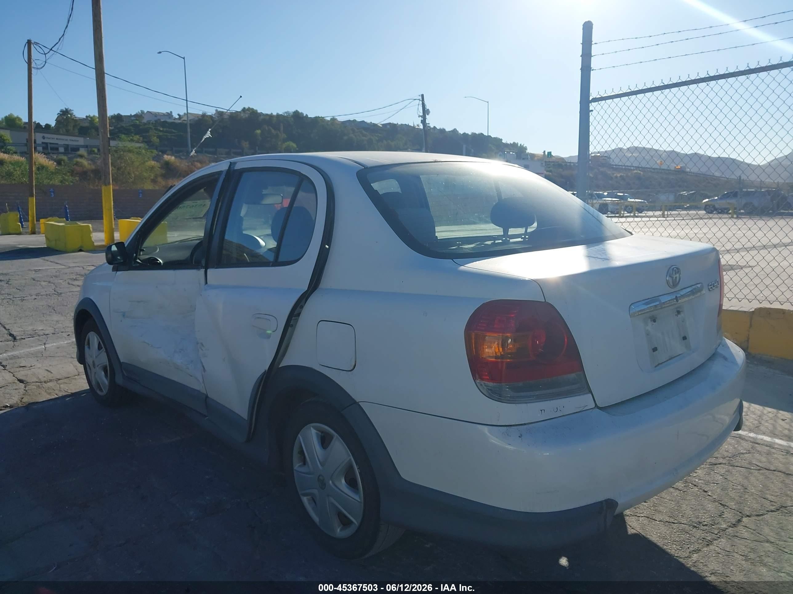 2003 Toyota Echo   White vin: JTDBT123530292228