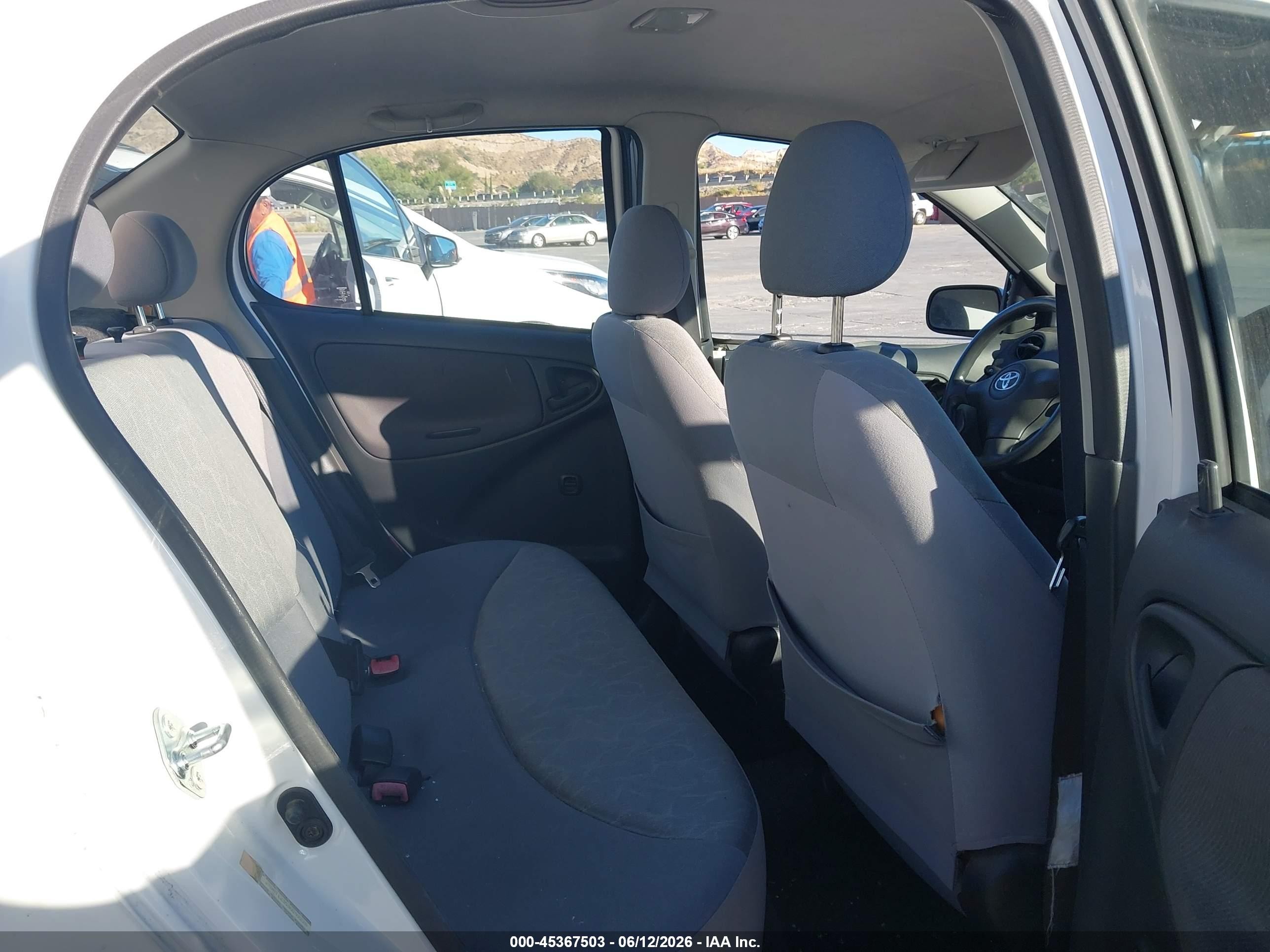 2003 Toyota Echo   White vin: JTDBT123530292228