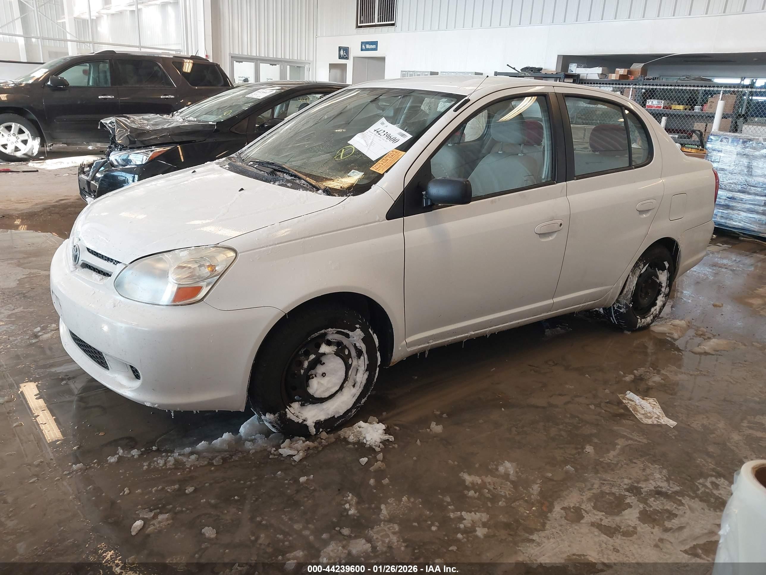 2004 Toyota Echo   White vin: JTDBT123540322605