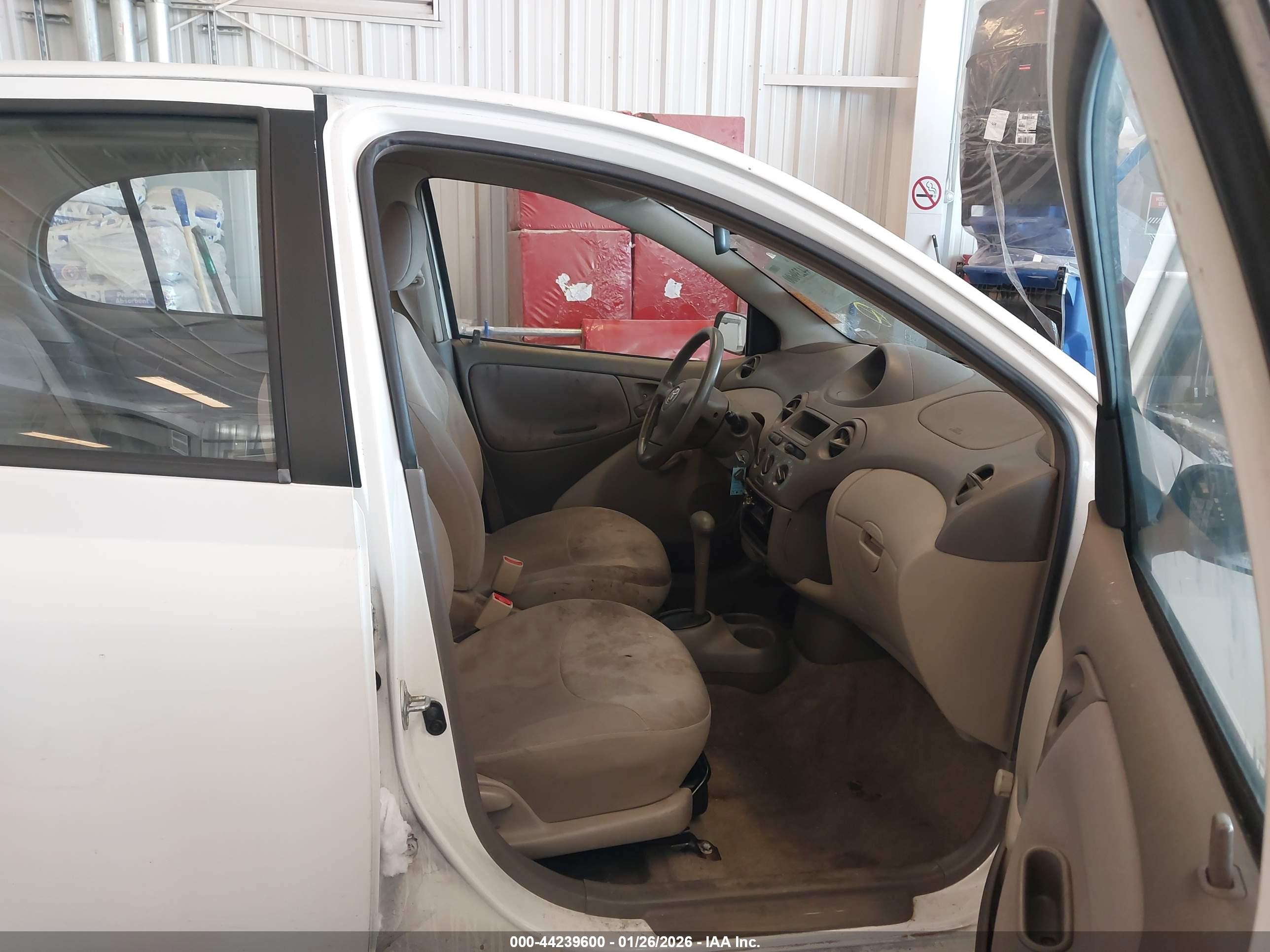 2004 Toyota Echo   White vin: JTDBT123540322605
