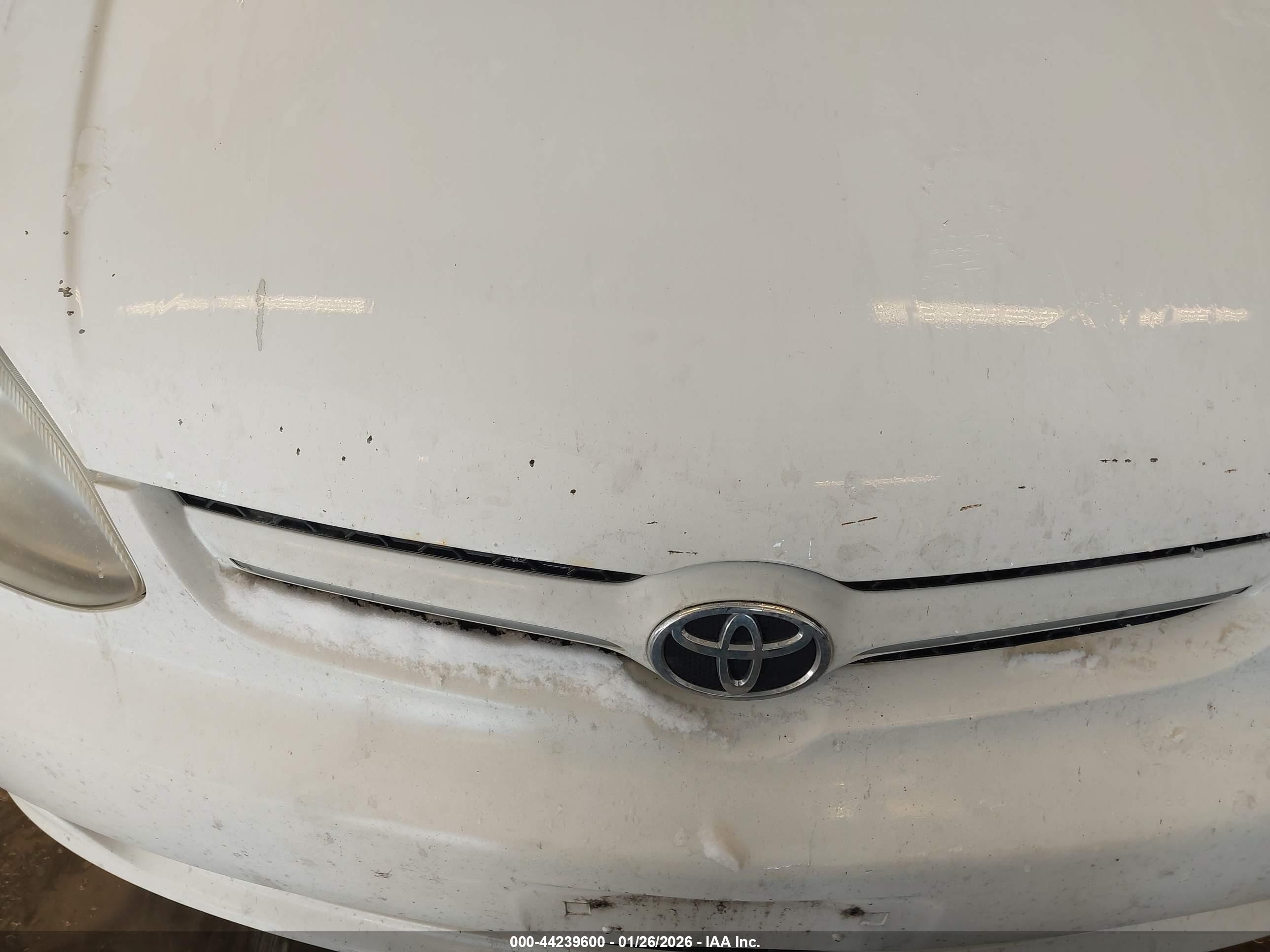 2004 Toyota Echo   White vin: JTDBT123540322605