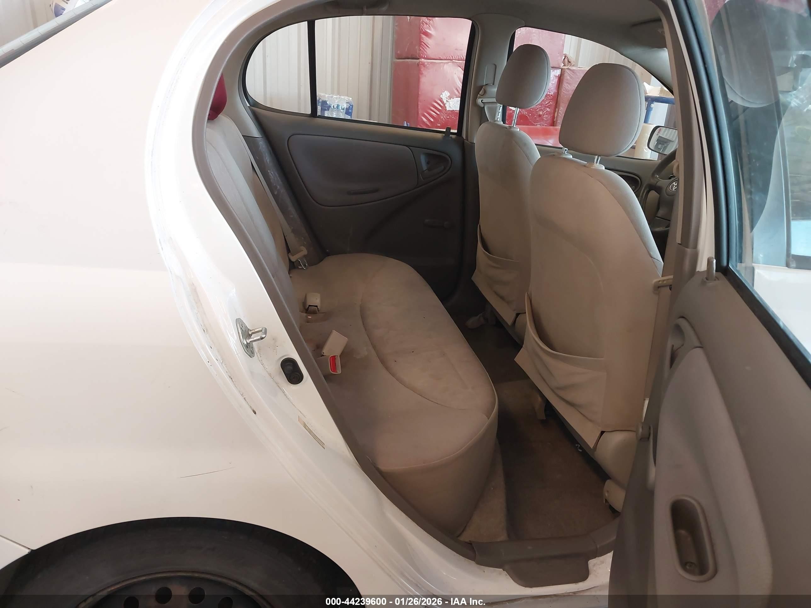 2004 Toyota Echo   White vin: JTDBT123540322605