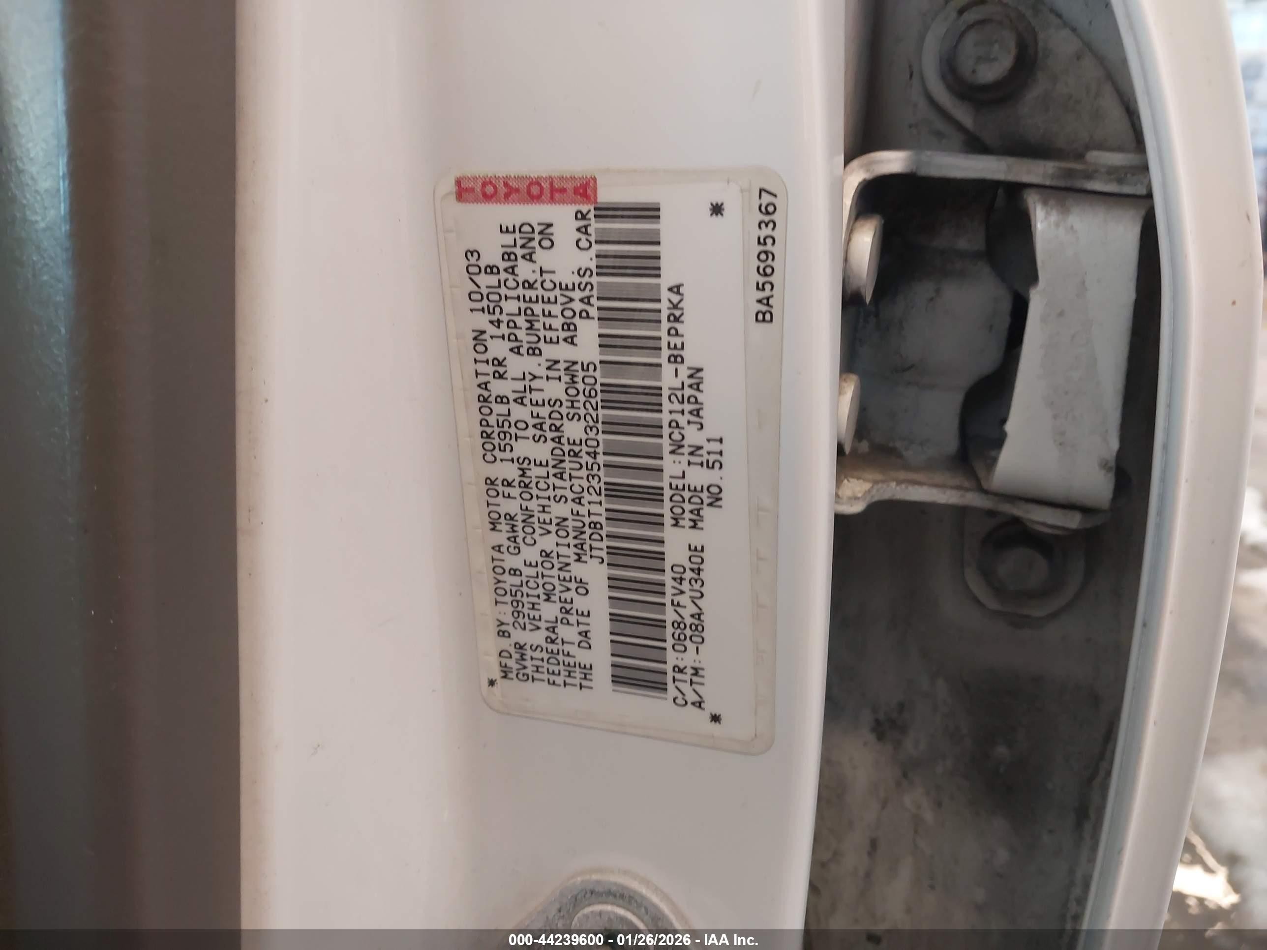 2004 Toyota Echo   White vin: JTDBT123540322605