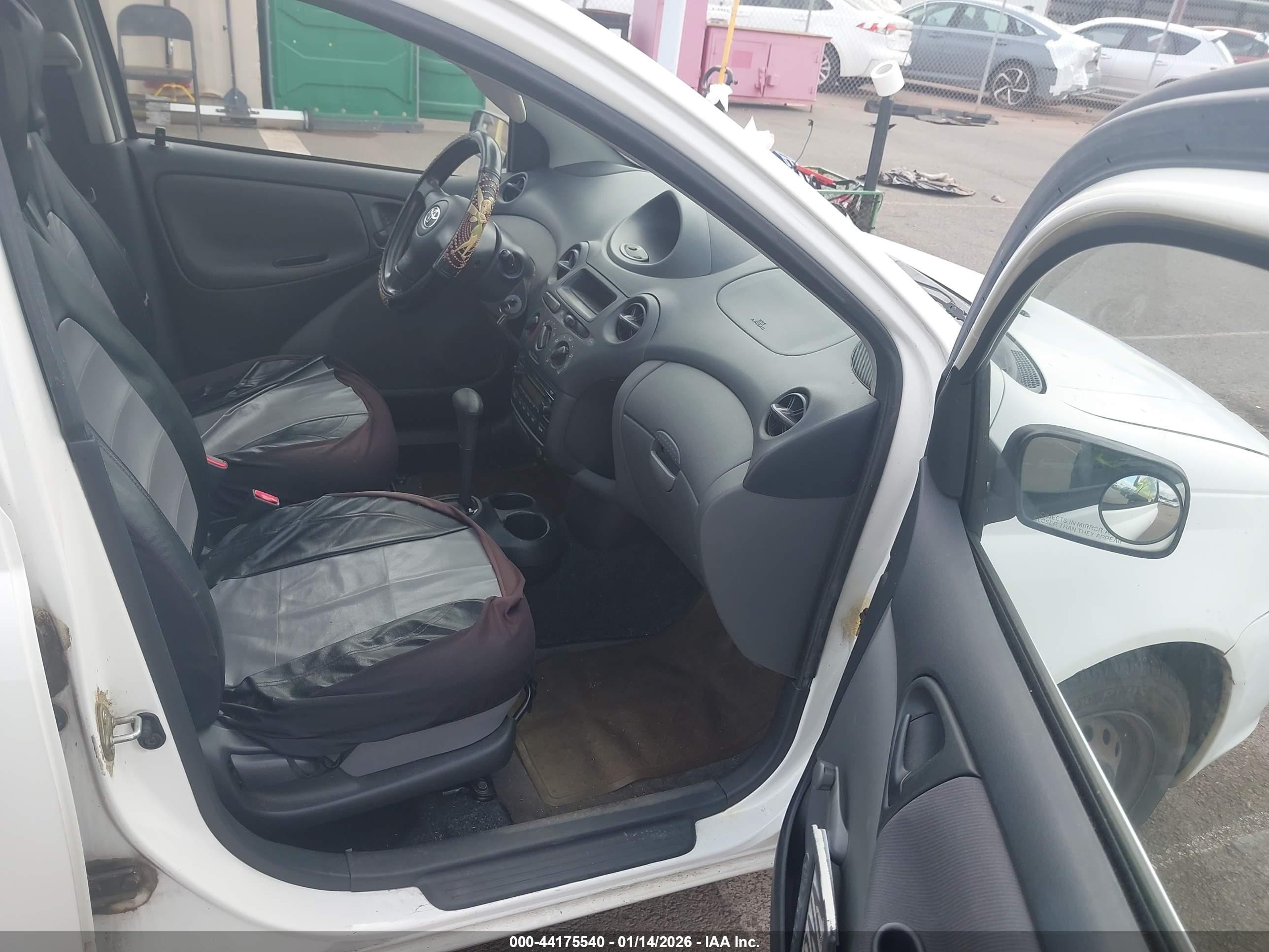 2004 Toyota Echo   Белый vin: JTDBT123640333788