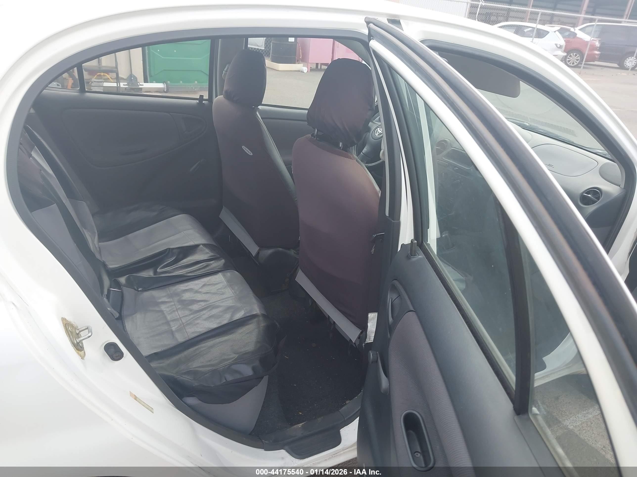 2004 Toyota Echo   Белый vin: JTDBT123640333788