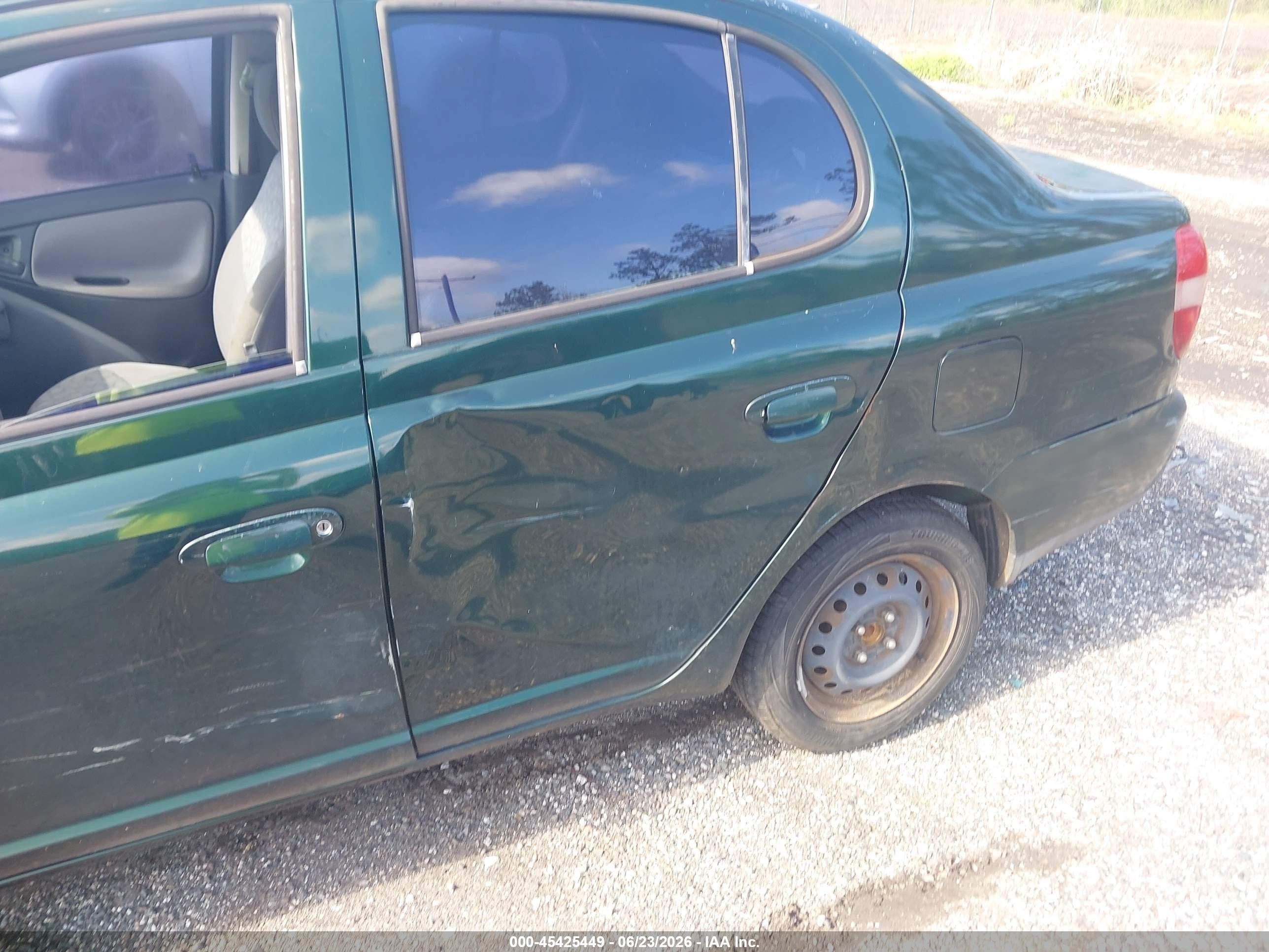 2000 Toyota Echo   Green vin: JTDBT1236Y0055870