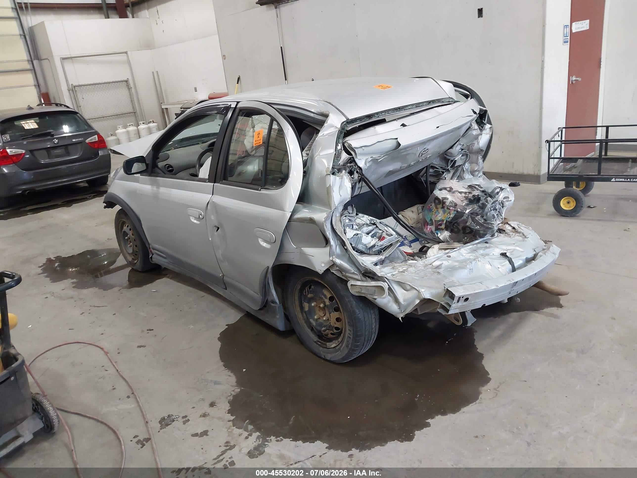 2001 Toyota Echo   Серебряный vin: JTDBT123710185517