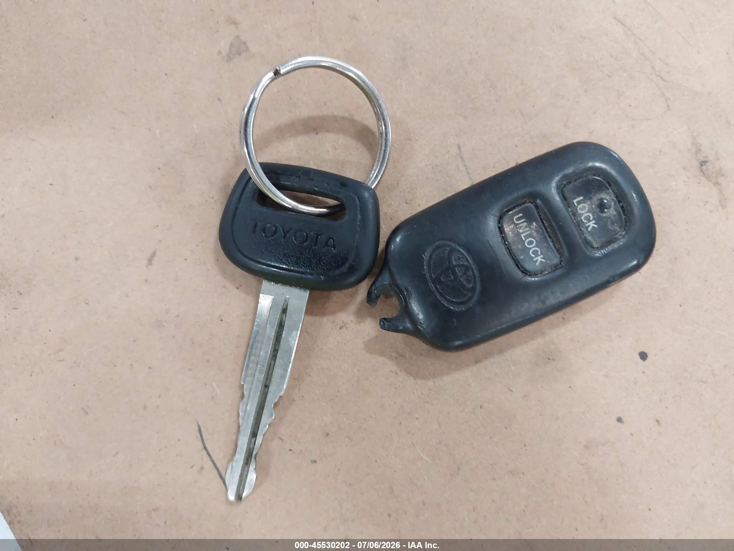 2001 Toyota Echo   Серебряный vin: JTDBT123710185517