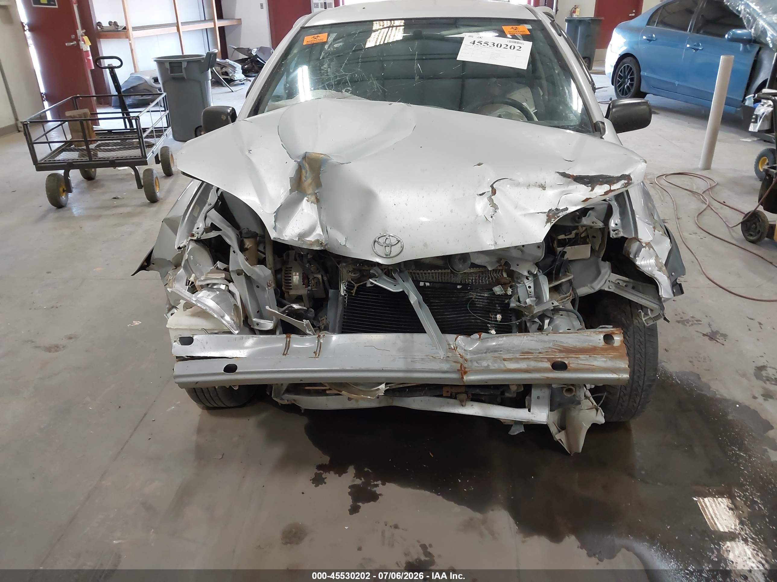 2001 Toyota Echo   Серебряный vin: JTDBT123710185517