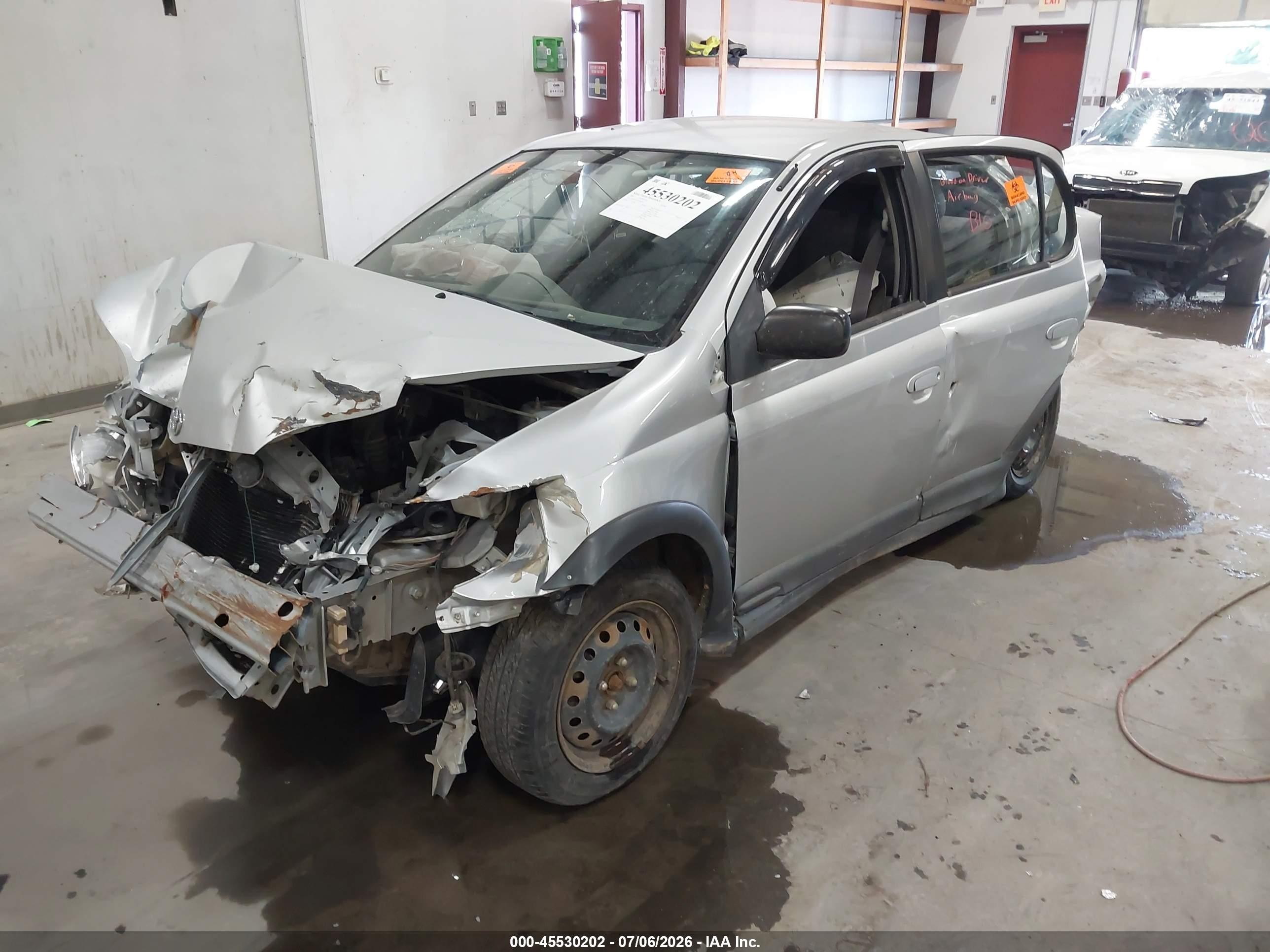 2001 Toyota Echo   Серебряный vin: JTDBT123710185517