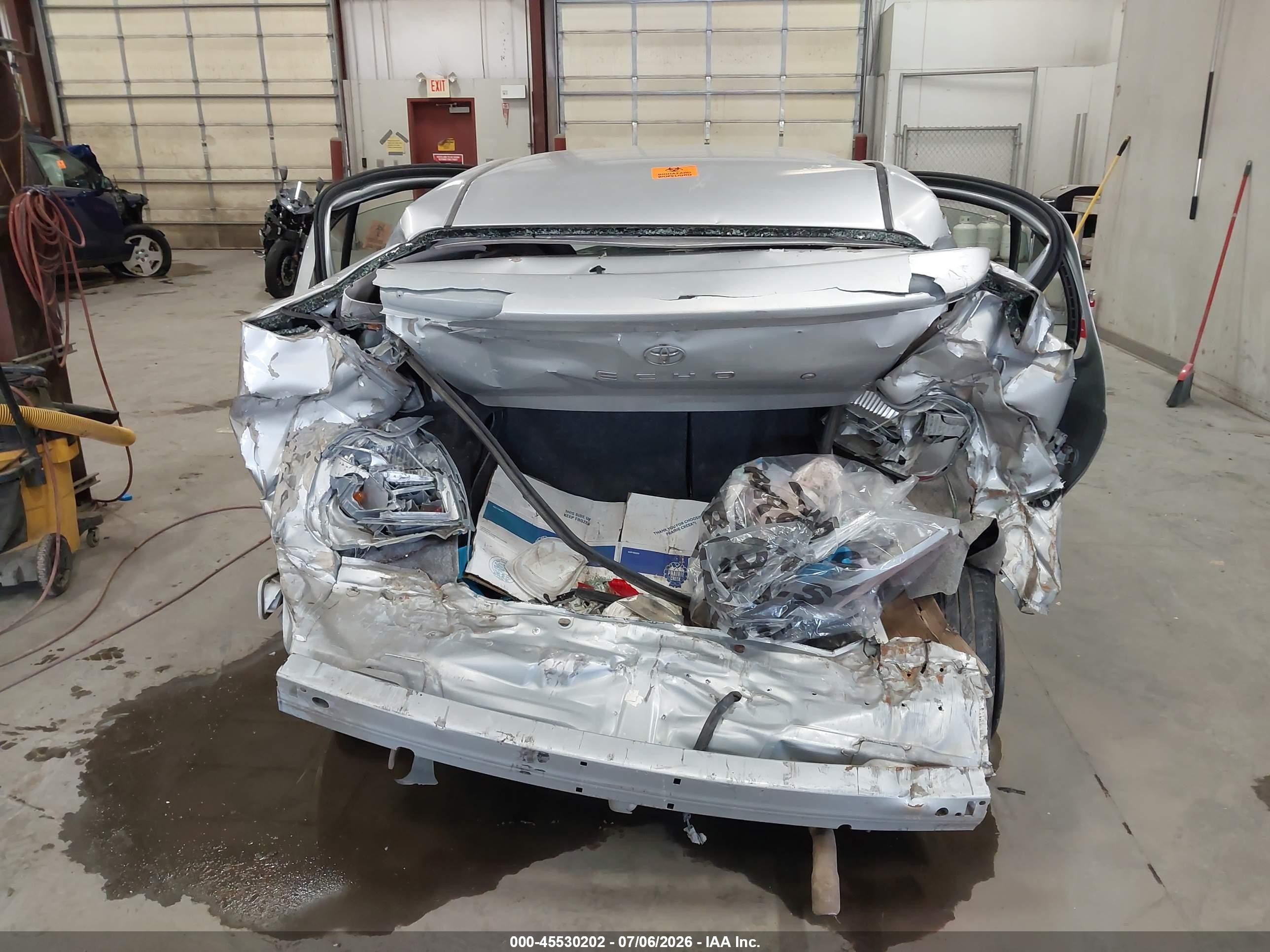2001 Toyota Echo   Серебряный vin: JTDBT123710185517