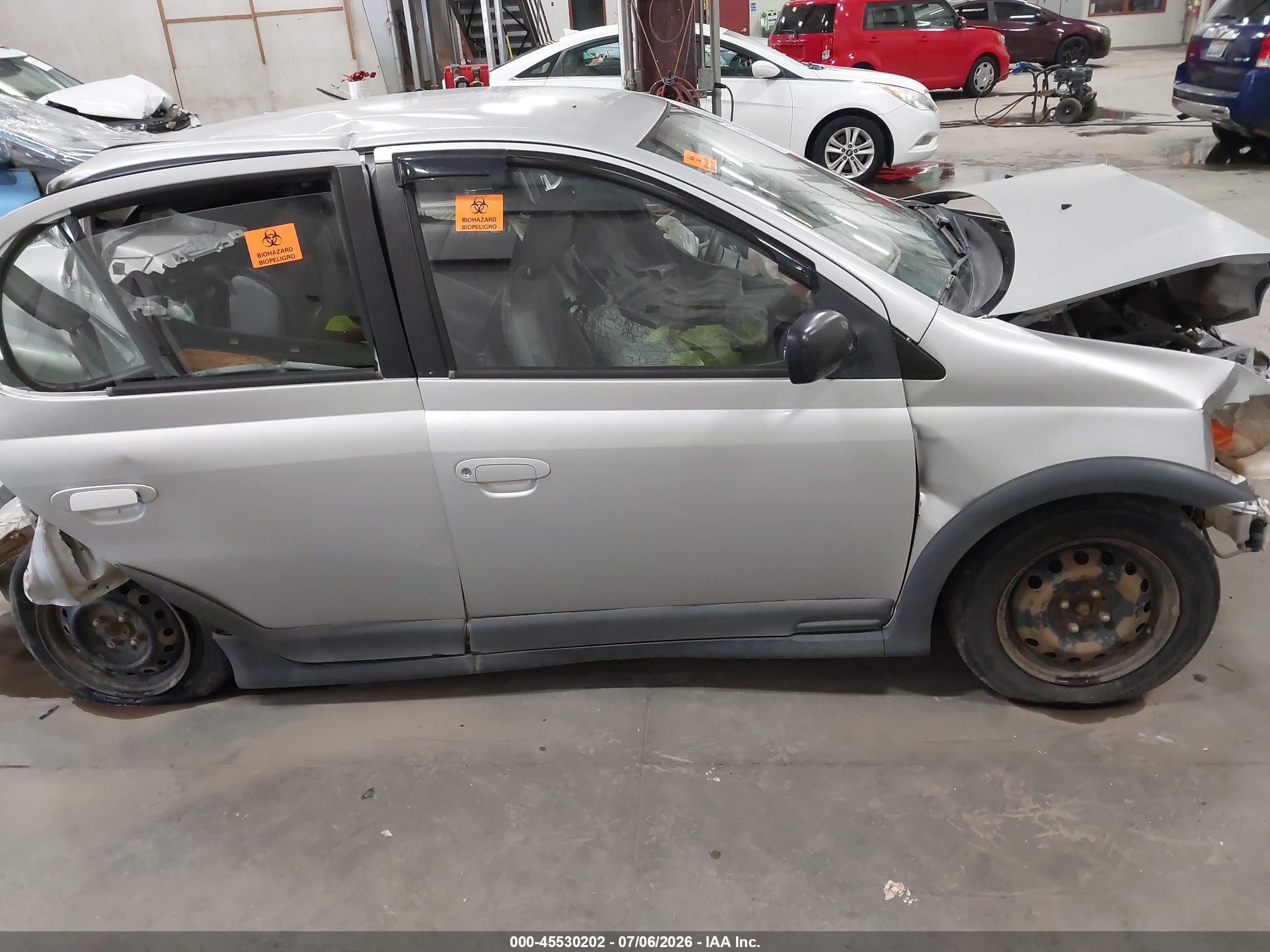 2001 Toyota Echo   Серебряный vin: JTDBT123710185517