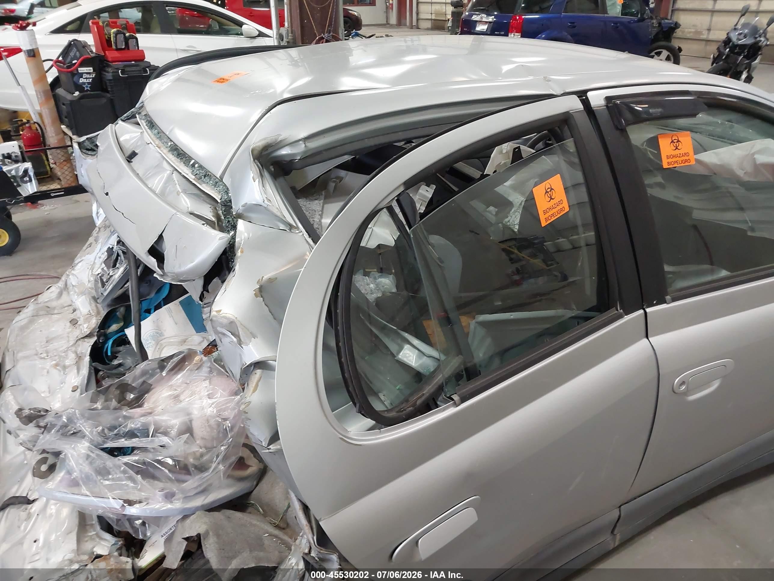 2001 Toyota Echo   Серебряный vin: JTDBT123710185517