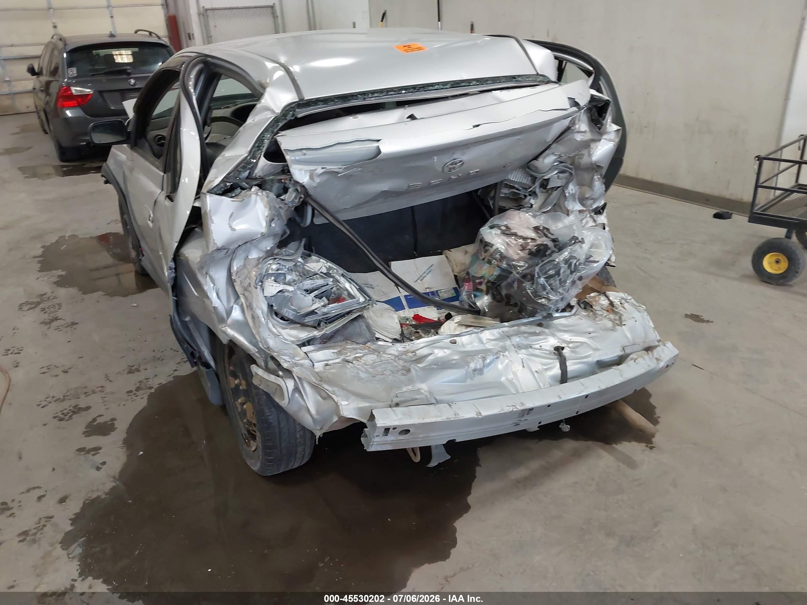 2001 Toyota Echo   Серебряный vin: JTDBT123710185517