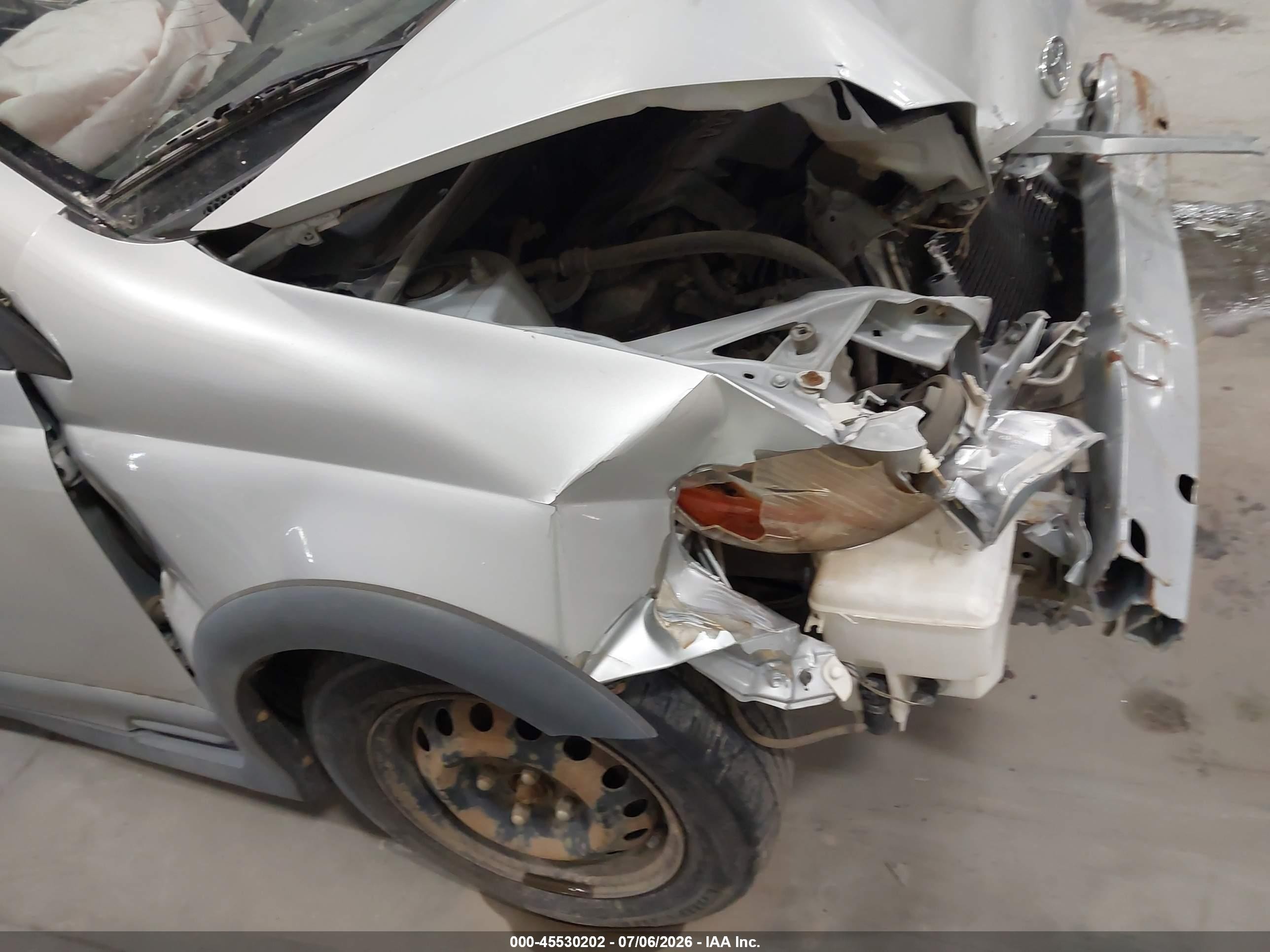 2001 Toyota Echo   Серебряный vin: JTDBT123710185517