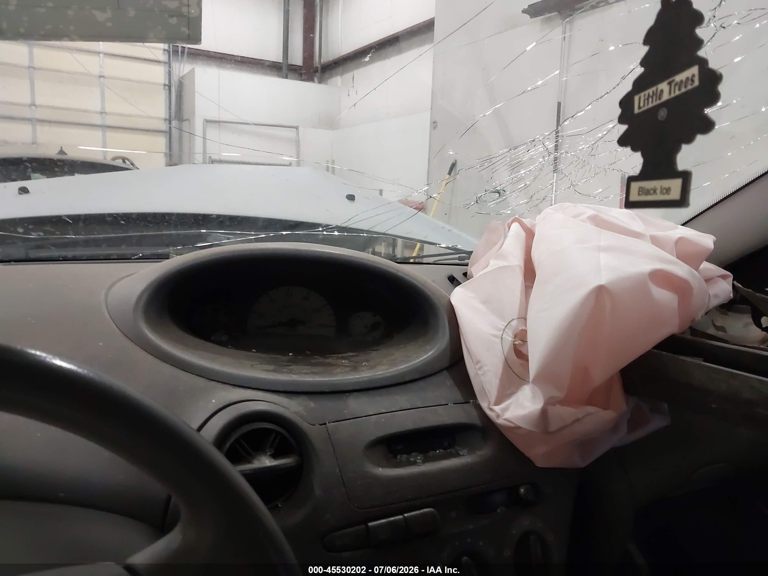 2001 Toyota Echo   Серебряный vin: JTDBT123710185517