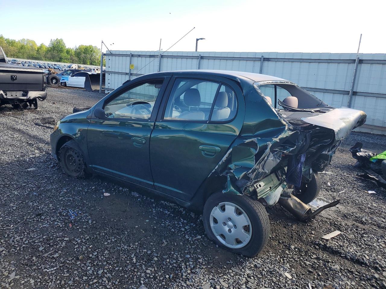 2001 Toyota Echo Base Зеленый vin: JTDBT123710196114