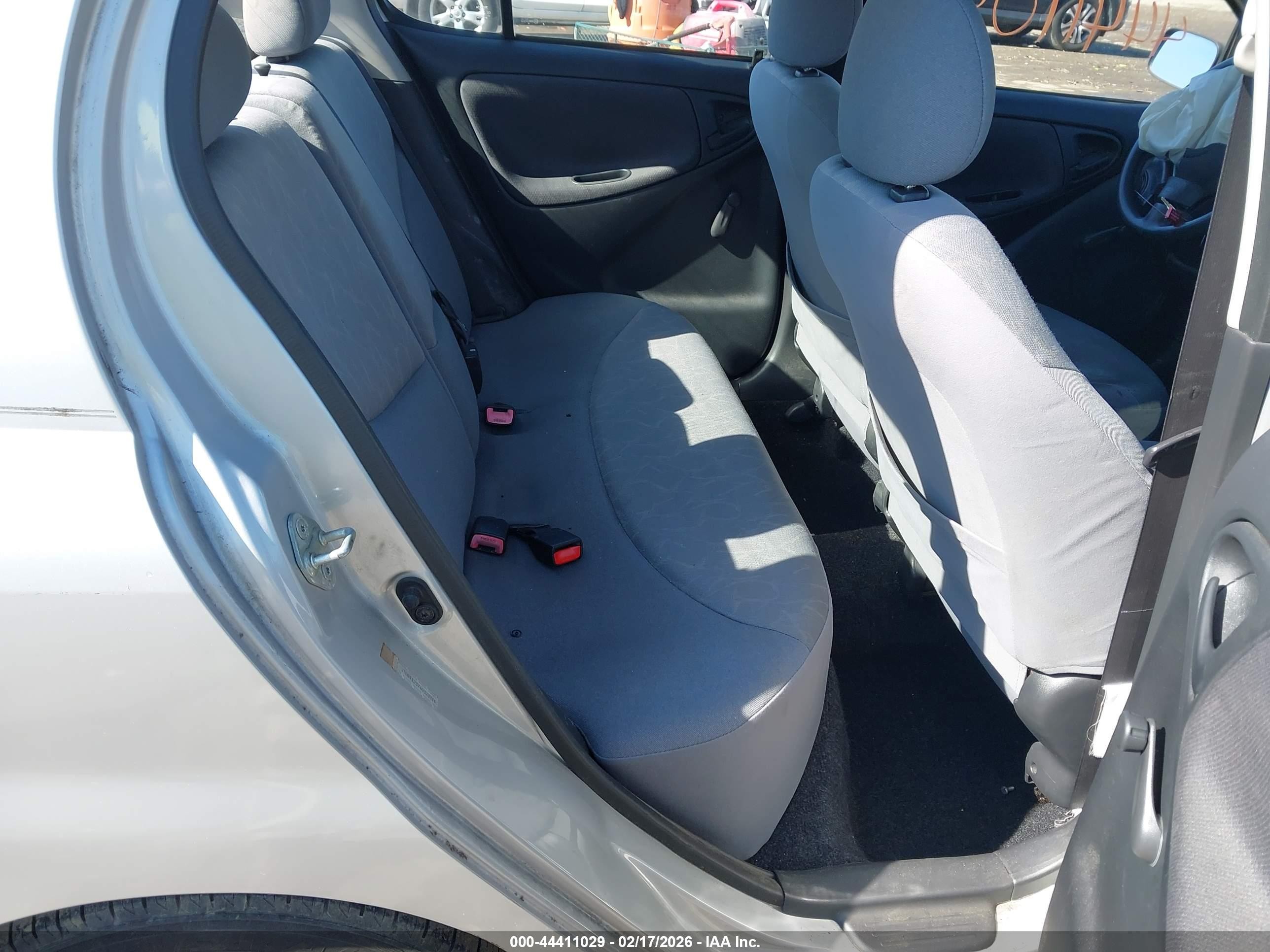 2004 Toyota Echo   Silver vin: JTDBT123740323318