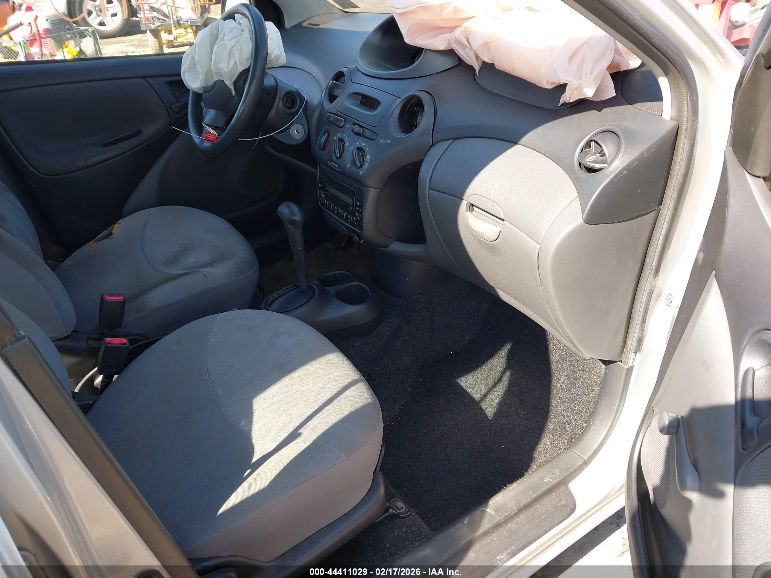 2004 Toyota Echo   Silver vin: JTDBT123740323318