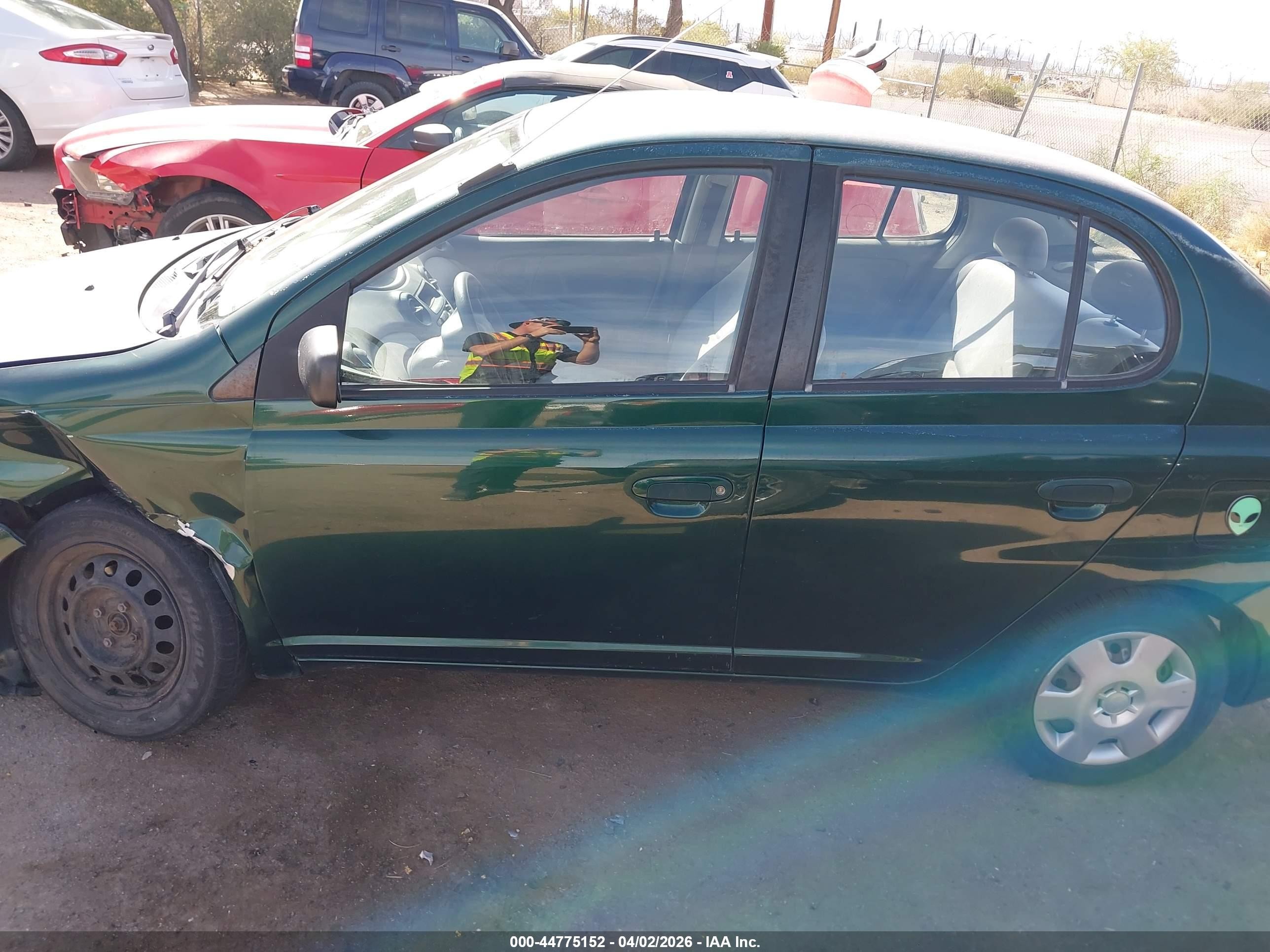 2004 Toyota Echo   Green vin: JTDBT123740331337