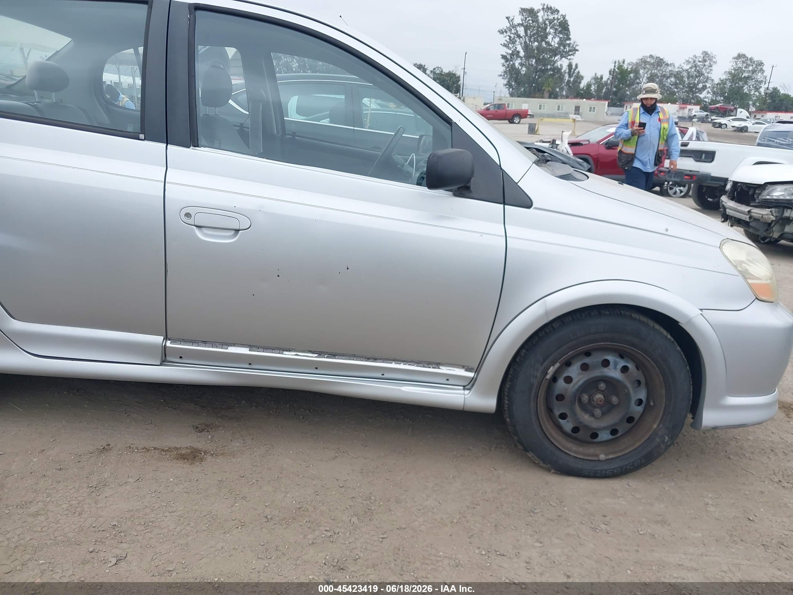 2005 Toyota Echo   Silver vin: JTDBT123750361827