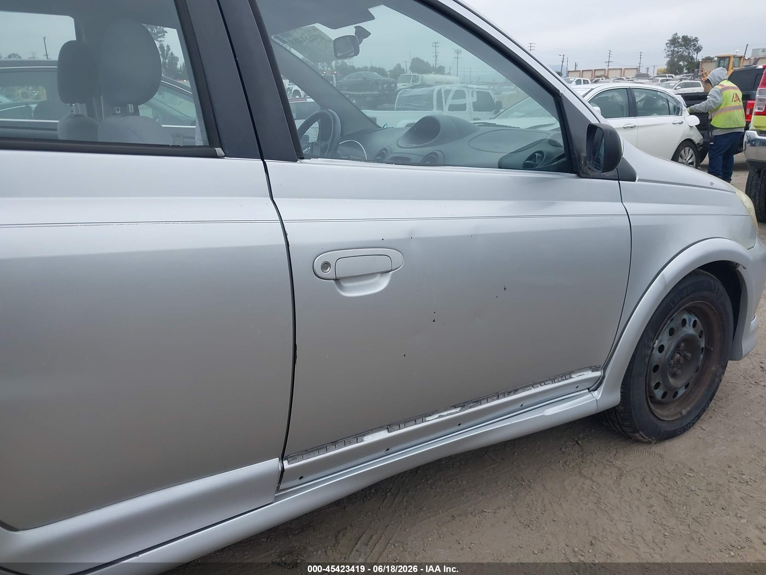 2005 Toyota Echo   Silver vin: JTDBT123750361827