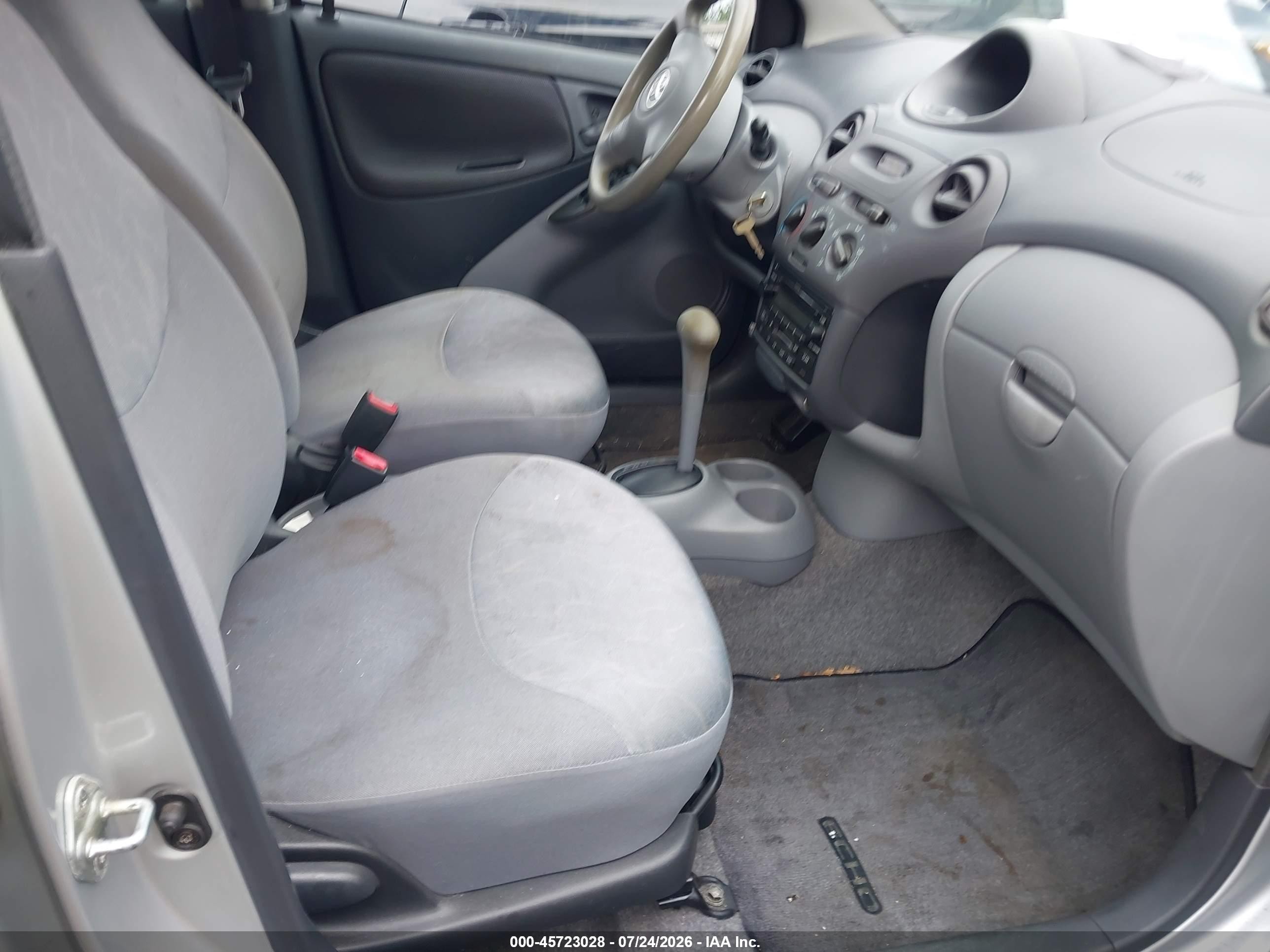 2003 Toyota Echo   Silver vin: JTDBT123930267705