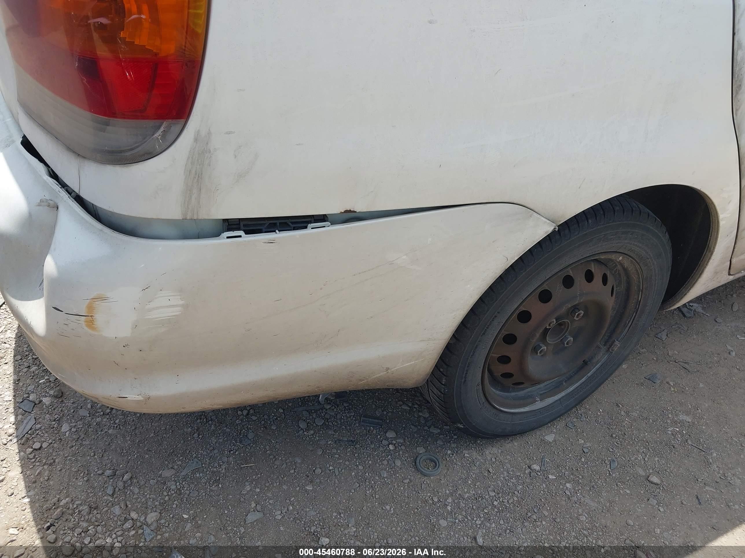 2003 Toyota Echo   Белый vin: JTDBT123X35045127