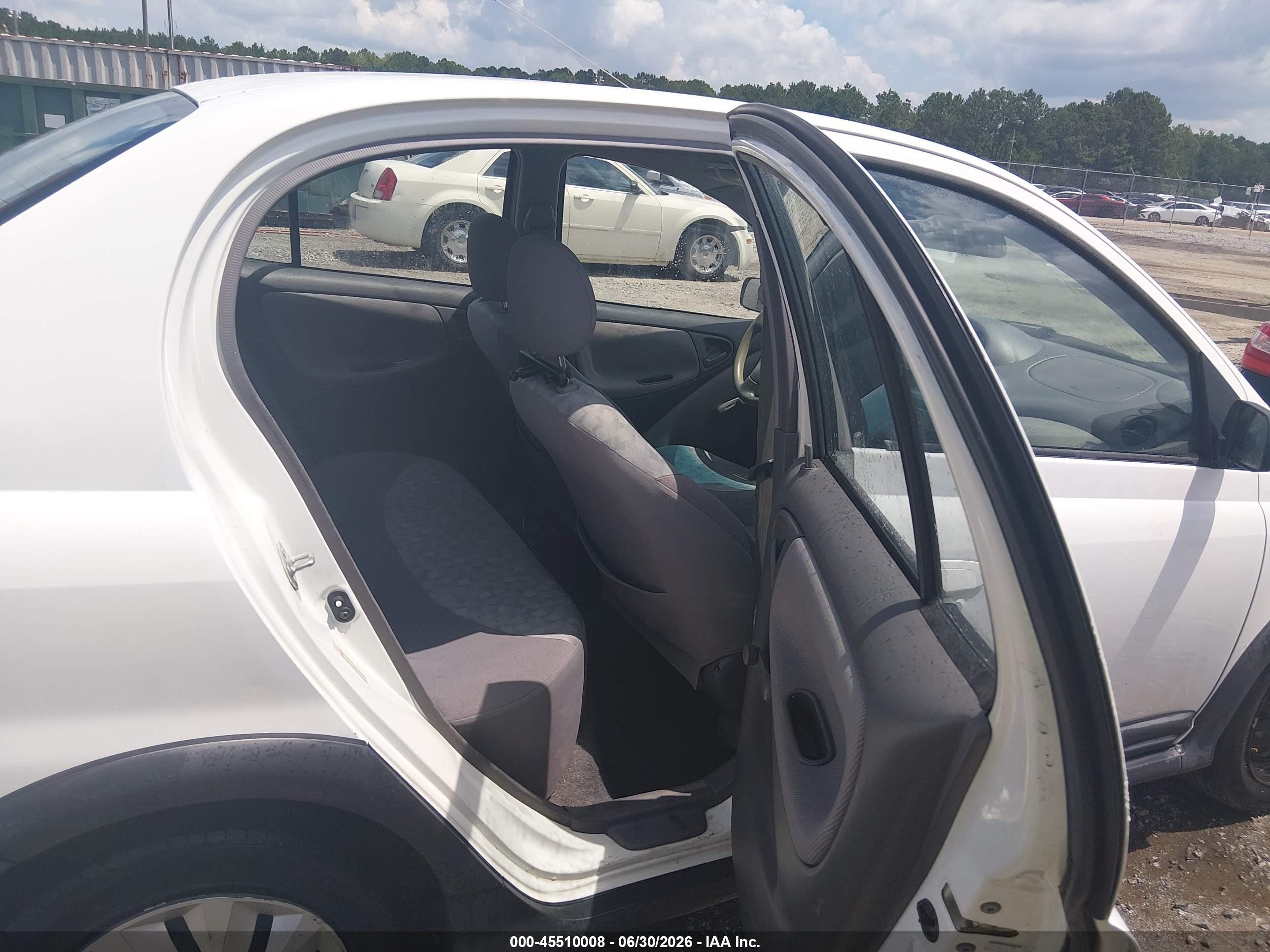 2000 Toyota Echo   White vin: JTDBT123XY0079587