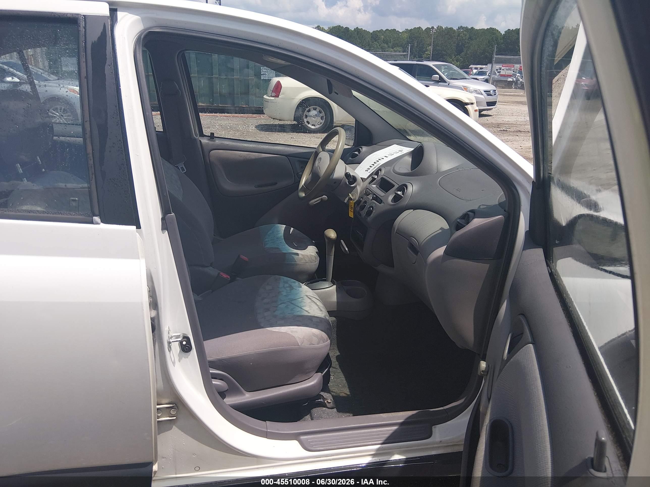 2000 Toyota Echo   White vin: JTDBT123XY0079587