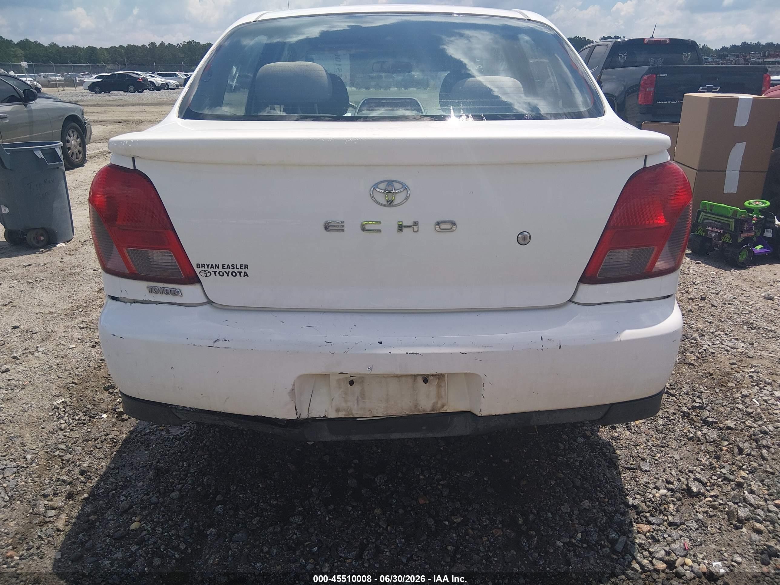 2000 Toyota Echo   White vin: JTDBT123XY0079587