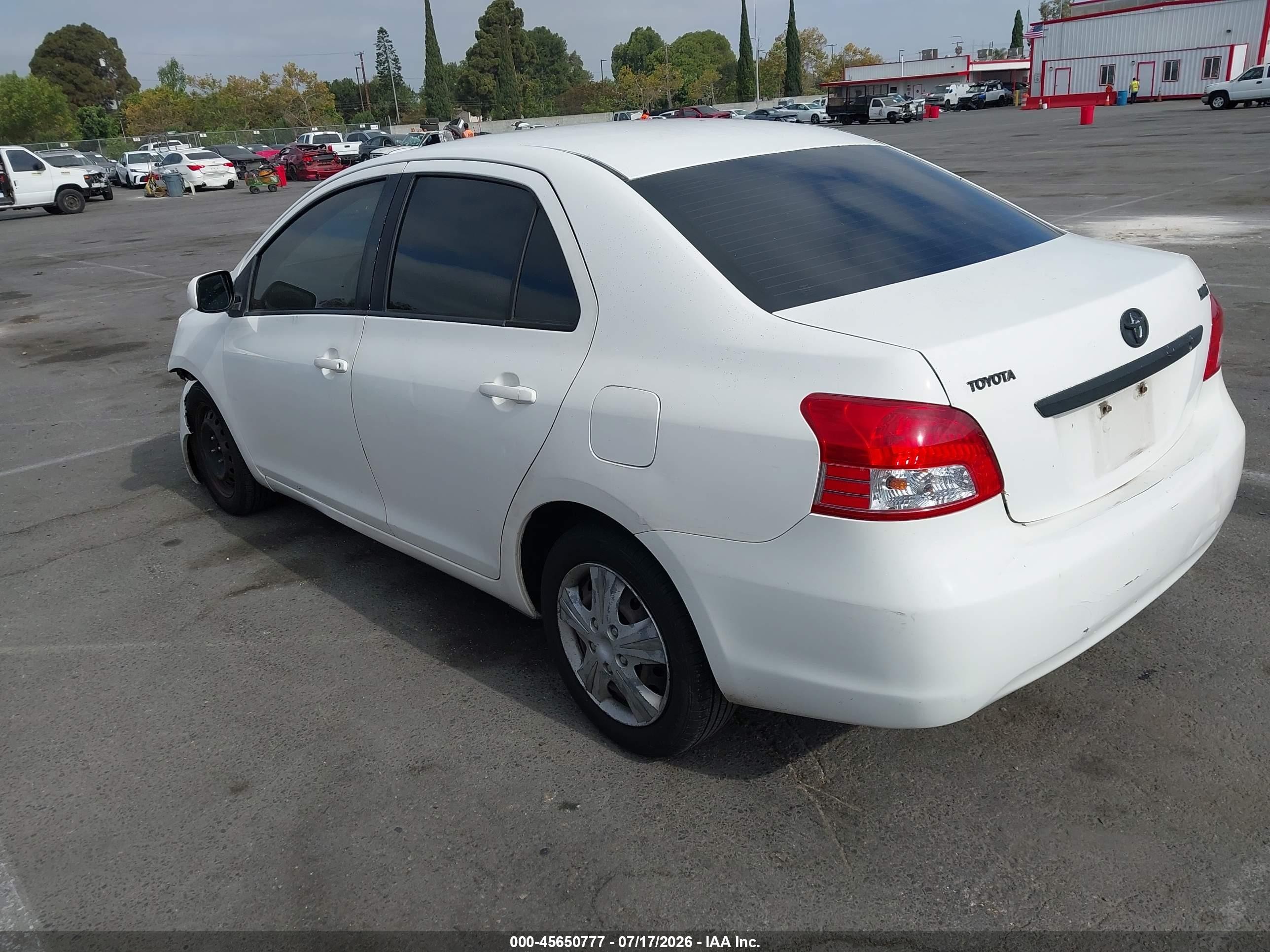 2010 Toyota Yaris   White vin: JTDBT4K30A1354630