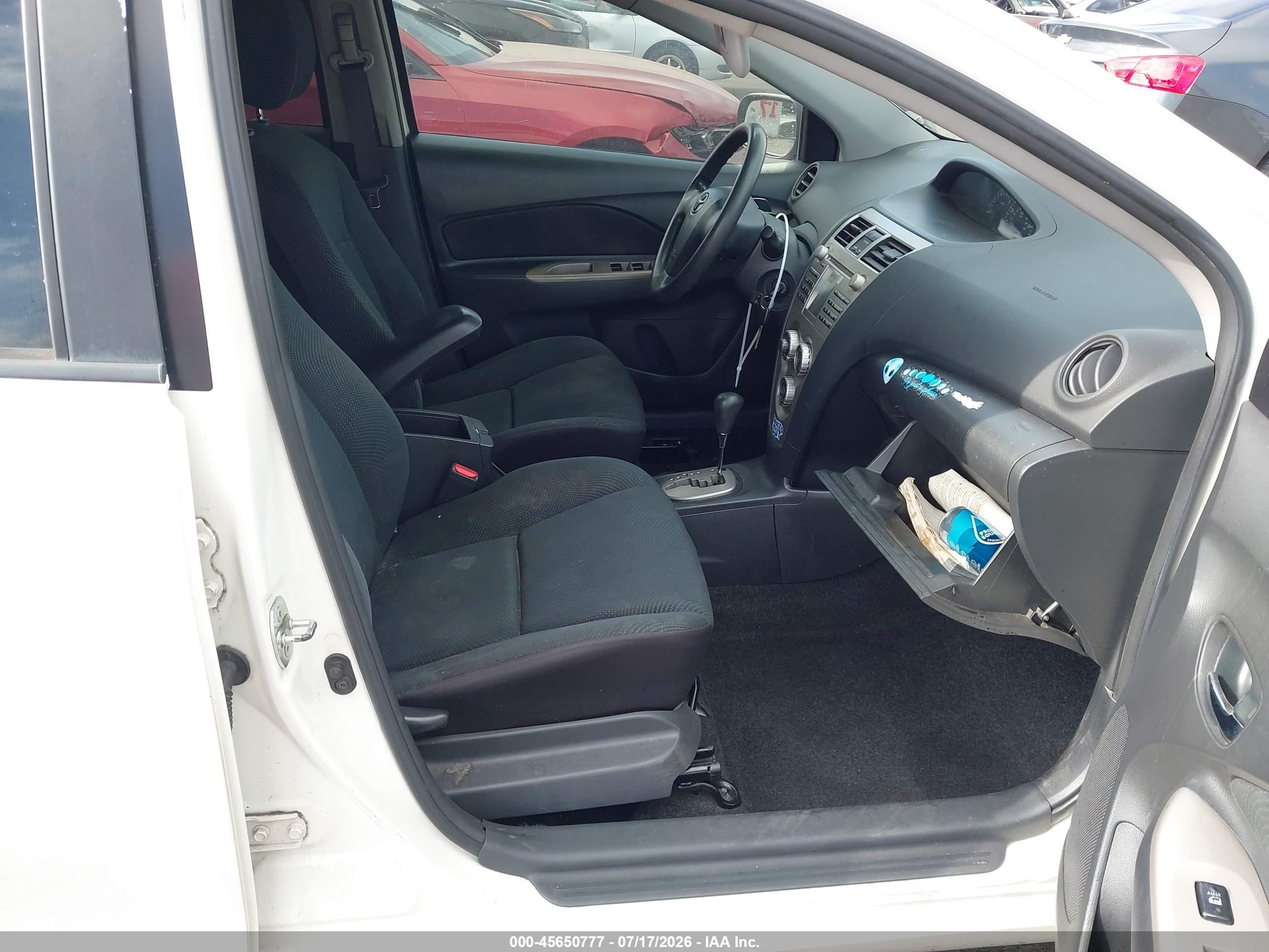 2010 Toyota Yaris   White vin: JTDBT4K30A1354630