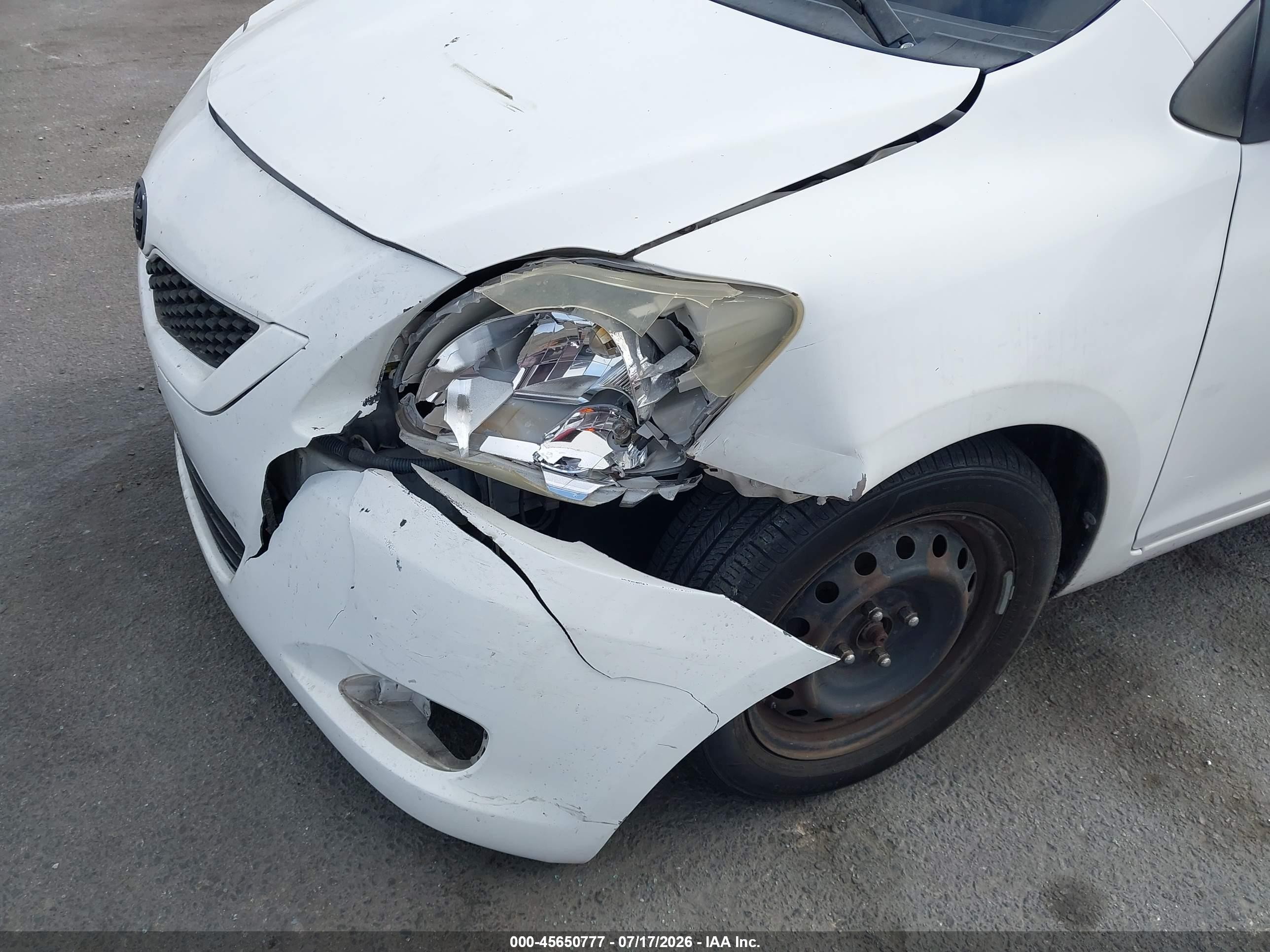 2010 Toyota Yaris   White vin: JTDBT4K30A1354630